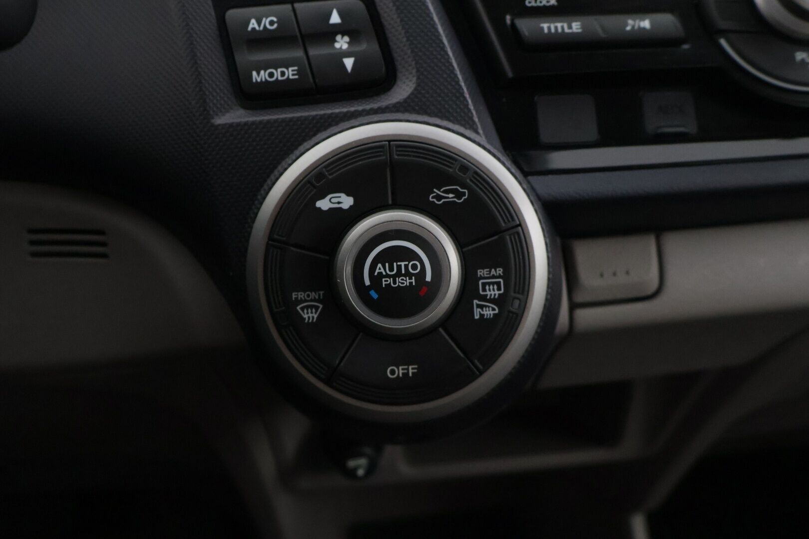 Honda Insight 2010 5D 1,3 Comfort Business * Vakkari / P.Tutka / Lohko+Sisä / Autom. Ilmastointi / Autom. Valot * - * Vähän ajettu / Juuri huollettu / Seurv. Katsastus 8/26 *