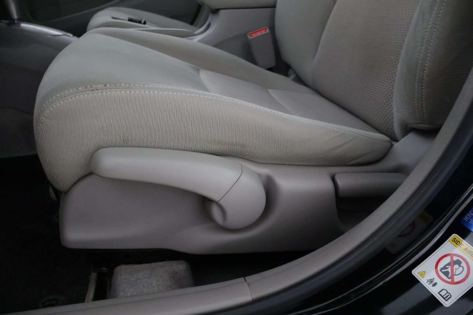 Honda Insight 2010 5D 1,3 Comfort Business * Vakkari / P.Tutka / Lohko+Sisä / Autom. Ilmastointi / Autom. Valot * - * Vähän ajettu / Juuri huollettu / Seurv. Katsastus 8/26 * - HULLUT AVAJAISHULINAT KORKOTARJOUS 3,29 %