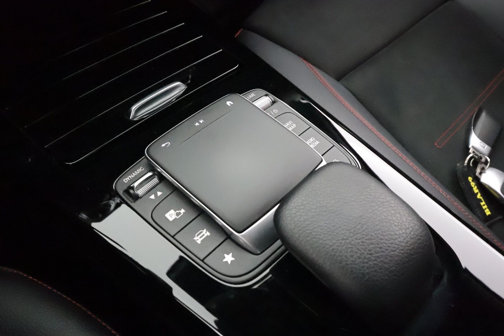 Mercedes-Benz A 2021 250 e A sedan Business AMG EQ Power * Distronic+ / P.kamera / Multibeam / Navi / Widescreen / Sporttipenkit * - HULLU BLACKWEEK KORKOTARJOUS 2,49%