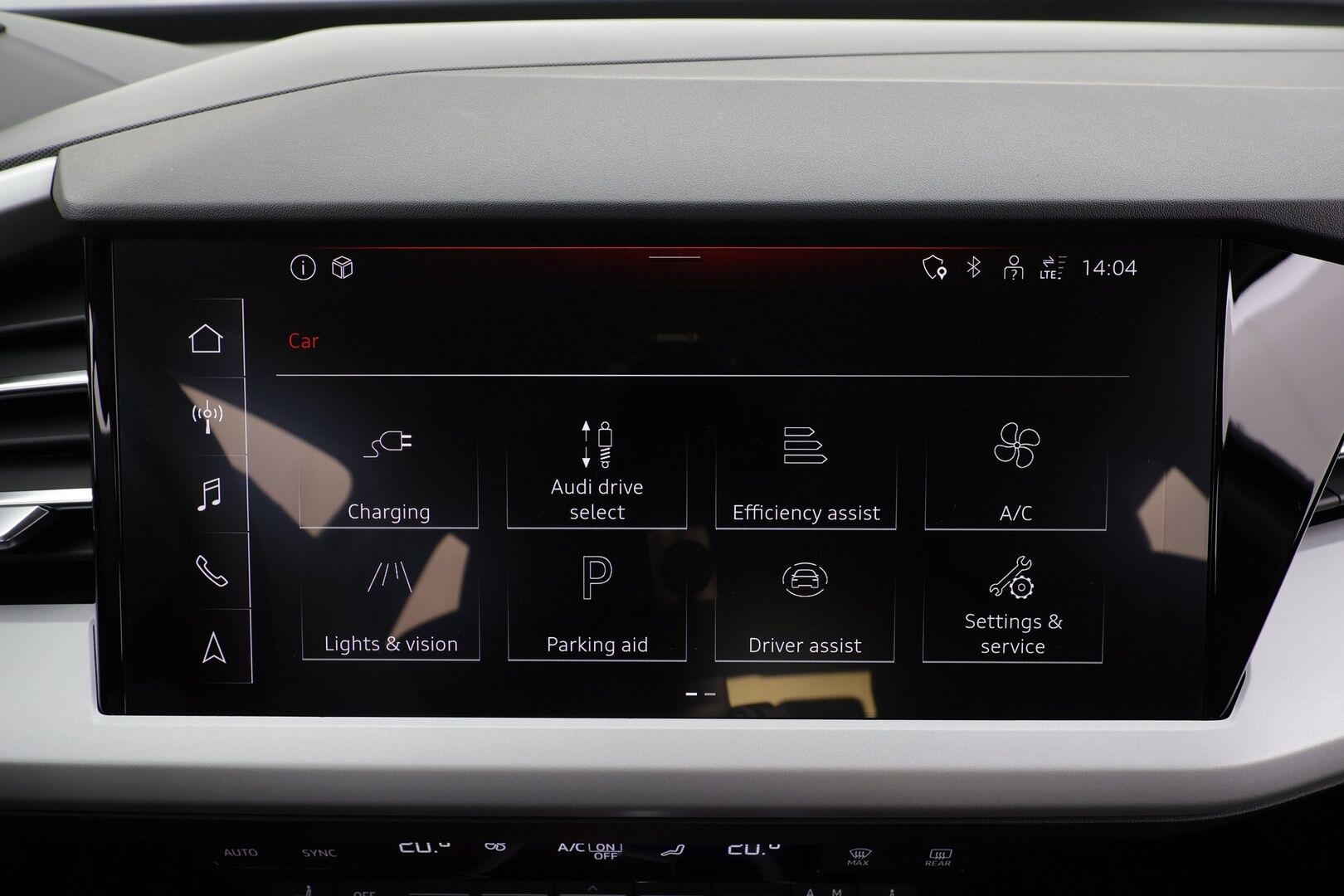 Audi Q4 e-tron 2024 e-tron 40 * ACC / P.kamera / LED / Navi / ILP / Koukku / Sporttipenkit * - 1.Om Suomi-auto / Kahdet renkaat aluvanteilla / Merkkihuollettu - HULLU BLACKWEEK KORKOTARJOUS 2,49%