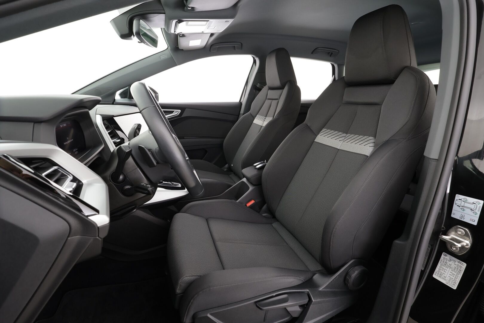 Audi Q4 e-tron 2024 e-tron 40 * ACC / P.kamera / LED / Navi / ILP / Koukku / Sporttipenkit * - 1.Om Suomi-auto / Akku kuntotarkastettu / Kahdet renkaat aluvanteilla / Merkkihuollettu