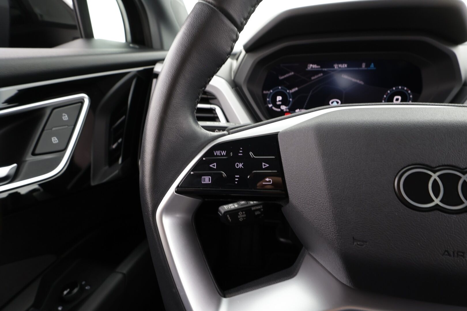 Audi Q4 e-tron 2024 e-tron 40 * ACC / P.kamera / LED / Navi / ILP / Koukku / Sporttipenkit * - 1.Om Suomi-auto / Kahdet renkaat aluvanteilla / Merkkihuollettu - HULLU BLACKWEEK KORKOTARJOUS 2,49%