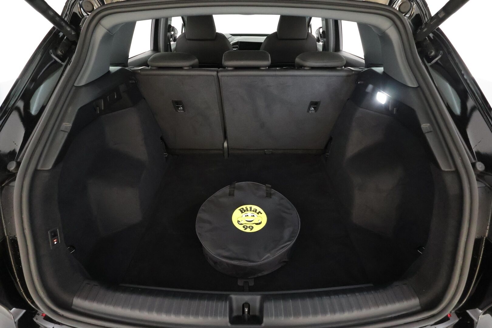 Audi Q4 e-tron 2024 e-tron 40 * ACC / P.kamera / LED / Navi / ILP / Koukku / Sporttipenkit * - 1.Om Suomi-auto / Kahdet renkaat aluvanteilla / Merkkihuollettu - HULLU BLACKWEEK KORKOTARJOUS 2,49%