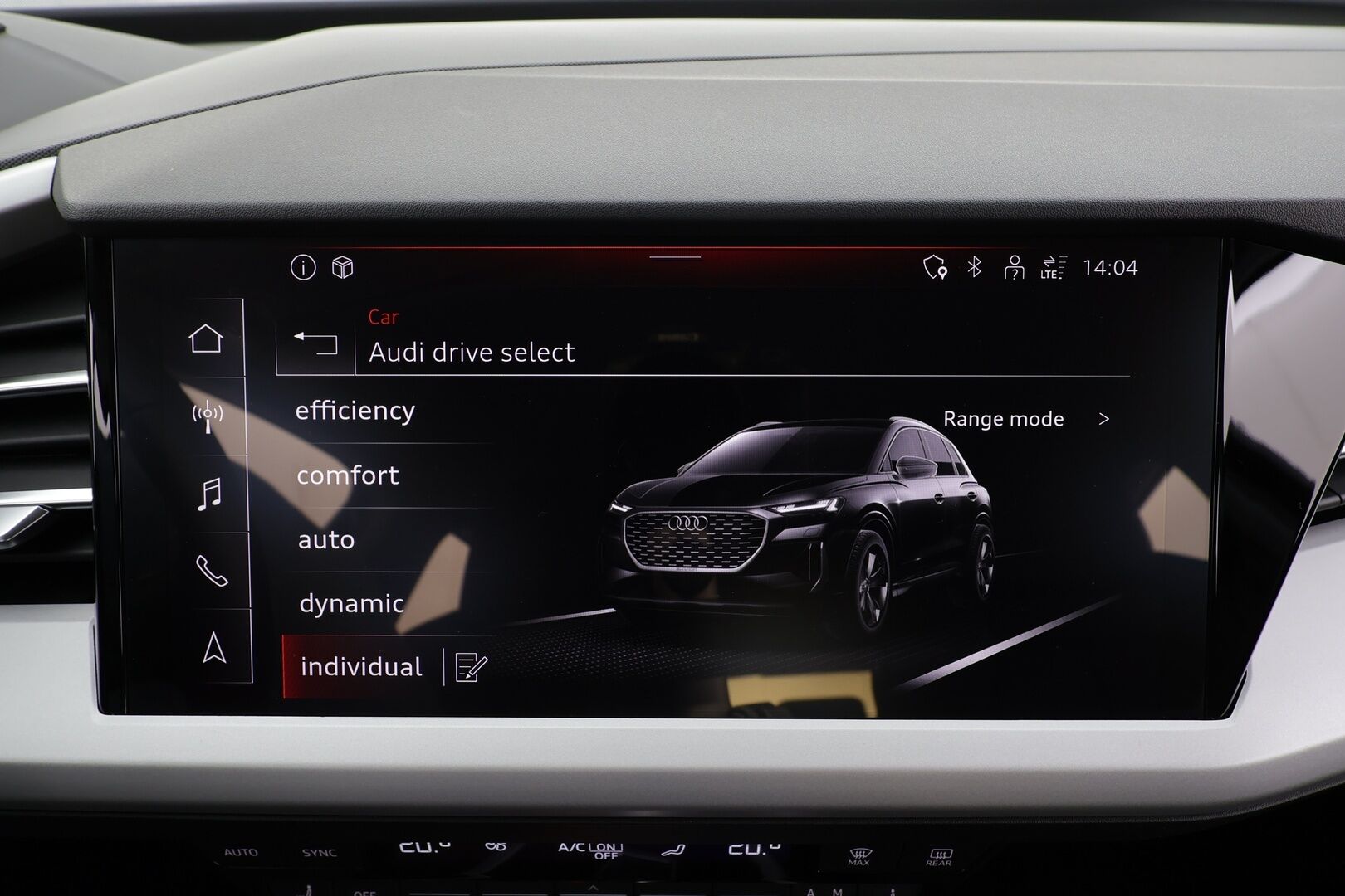 Audi Q4 e-tron 2024 e-tron 40 * ACC / P.kamera / LED / Navi / ILP / Koukku / Sporttipenkit * - 1.Om Suomi-auto / Akku kuntotarkastettu / Kahdet renkaat aluvanteilla / Merkkihuollettu