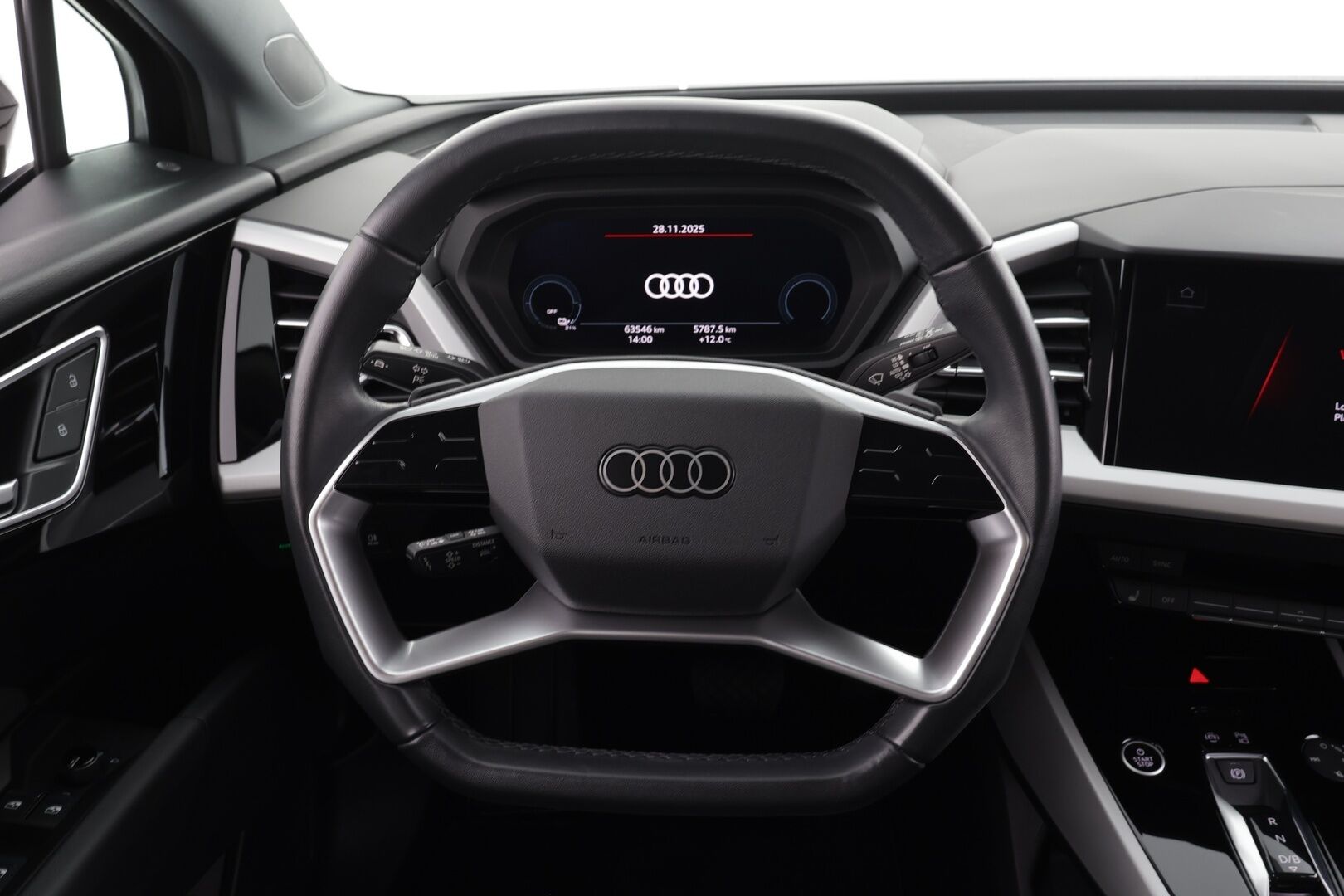 Audi Q4 e-tron 2024 e-tron 40 * ACC / P.kamera / LED / Navi / ILP / Koukku / Sporttipenkit * - 1.Om Suomi-auto / Kahdet renkaat aluvanteilla / Merkkihuollettu - HULLU BLACKWEEK KORKOTARJOUS 2,49%