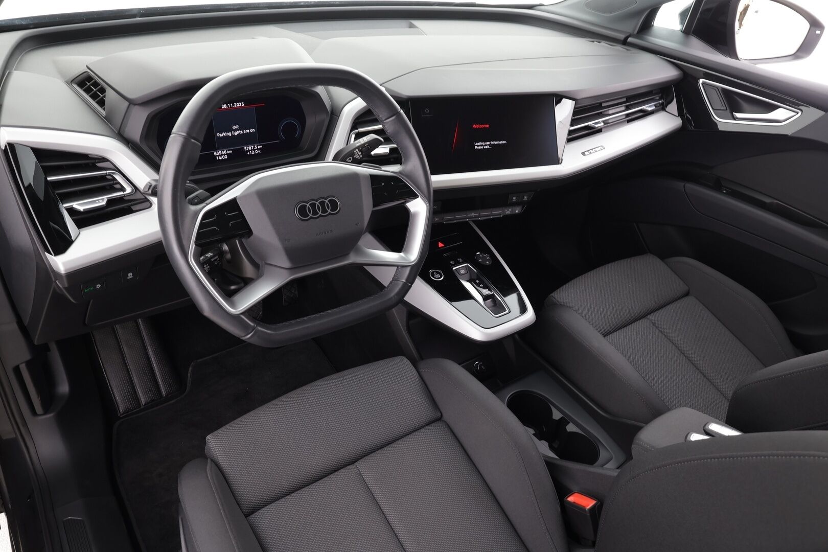 Audi Q4 e-tron 2024 e-tron 40 * ACC / P.kamera / LED / Navi / ILP / Koukku / Sporttipenkit * - 1.Om Suomi-auto / Kahdet renkaat aluvanteilla / Merkkihuollettu - HULLU BLACKWEEK KORKOTARJOUS 2,49%