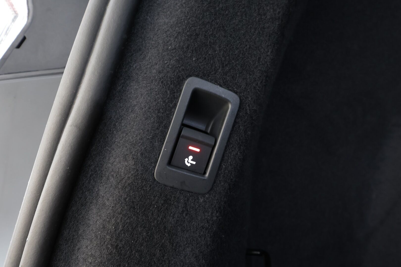 Audi Q4 e-tron 2024 e-tron 40 * ACC / P.kamera / LED / Navi / ILP / Koukku / Sporttipenkit * - 1.Om Suomi-auto / Kahdet renkaat aluvanteilla / Merkkihuollettu - HULLU BLACKWEEK KORKOTARJOUS 2,49%