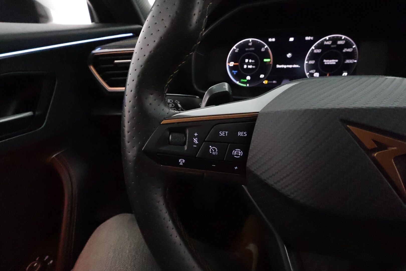 Cupra Formentor 2021 1.4 PHEV 150 kW e-HYBRID DSG **Adapt.Vakkari / LED-valot / P.Kamera / Digimittaristo / Navi / Kaistavahti / Keyless** - 2x Latauskaapelit / Kahdet Renkaat