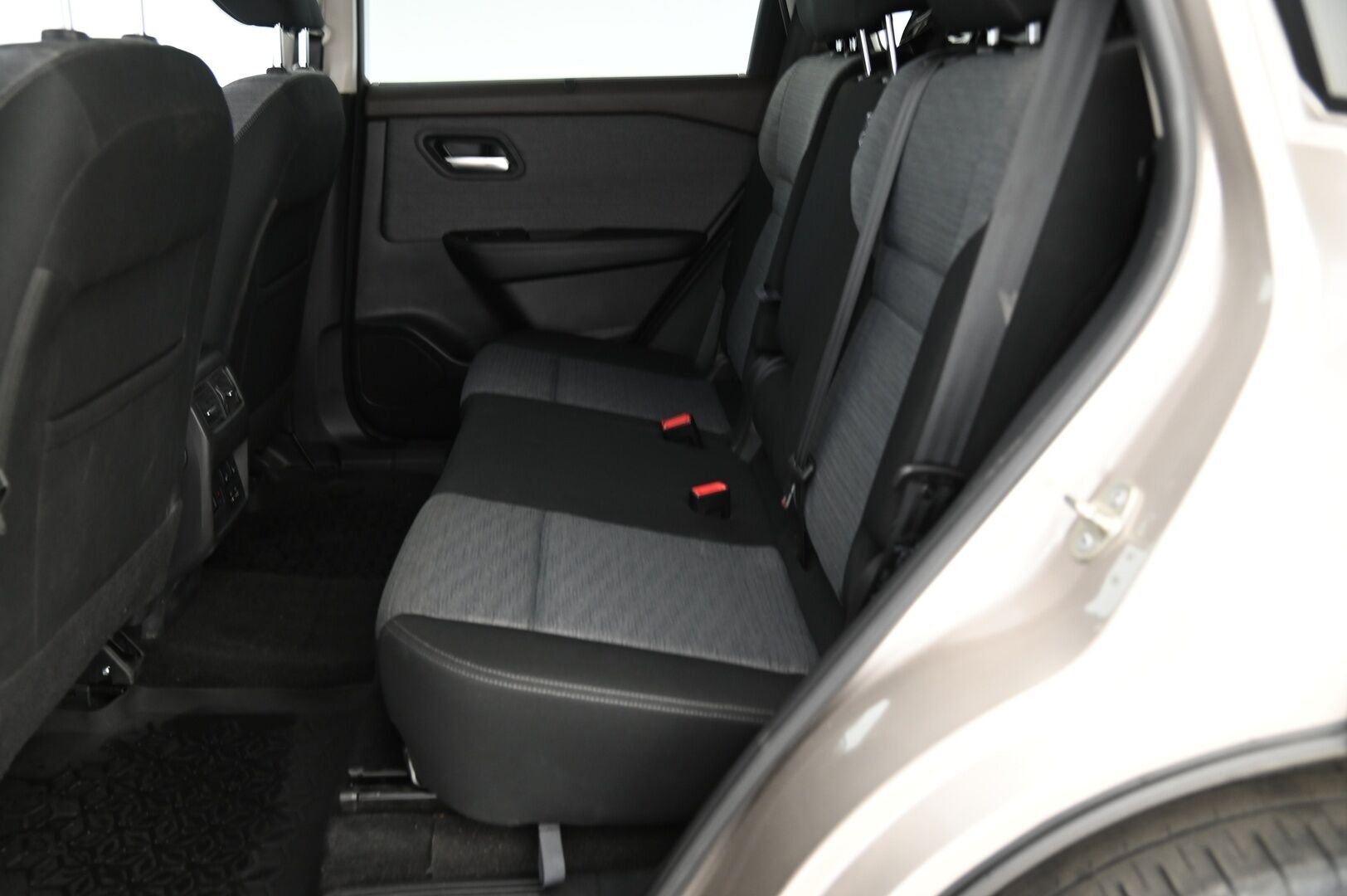 Nissan X-TRAIL 2024 MHEV 2WD N-Connecta 7ST * Acc / 7-paikkainen / 360 Kamera / Vetokoukku /  Webasto / Keyless Go* - 7-Paikkainen Suomi-auto hyvillä varusteilla
