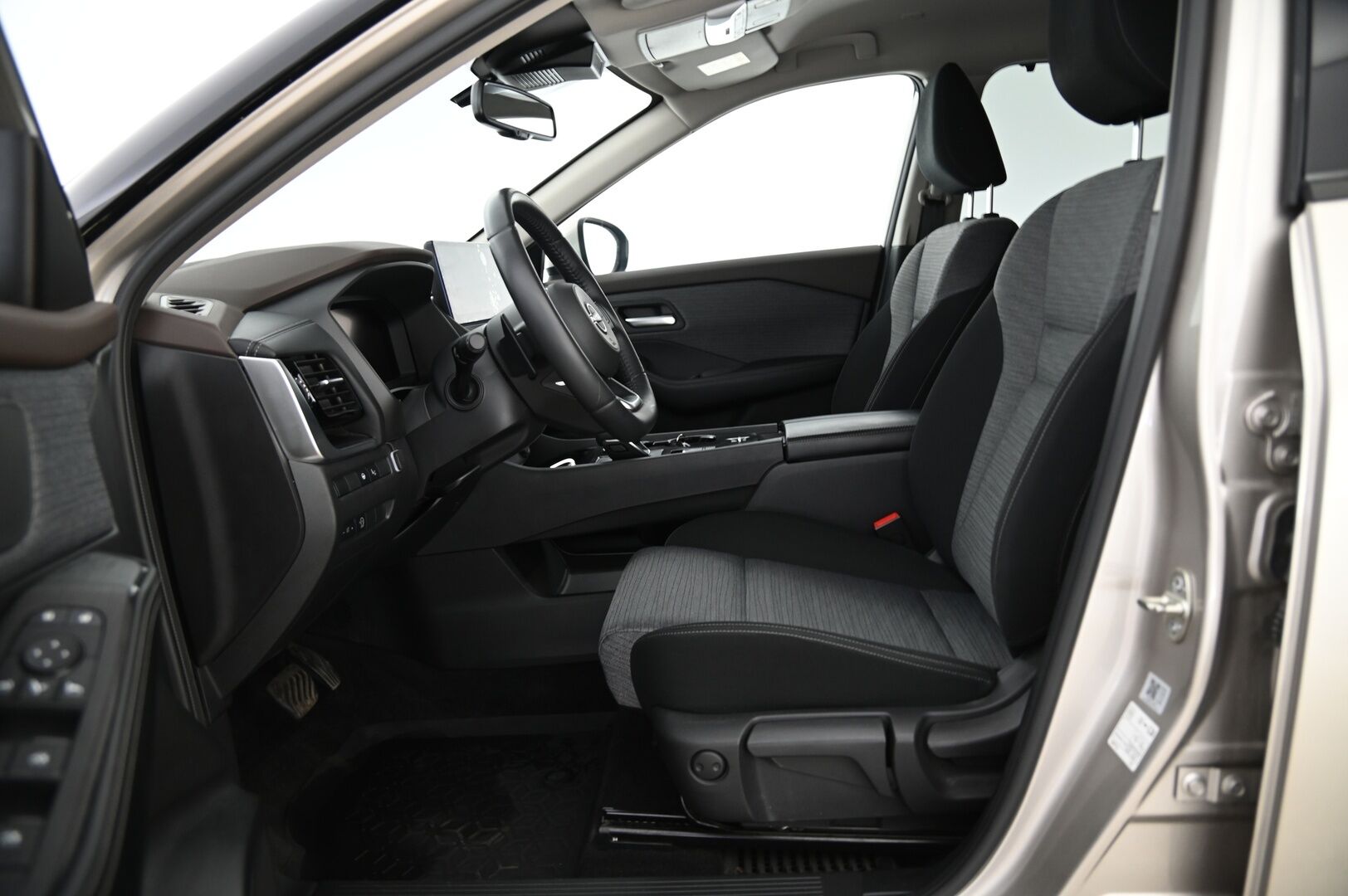 Nissan X-TRAIL 2024 MHEV 2WD N-Connecta 7ST * Acc / 7-paikkainen / 360 Kamera / Vetokoukku /  Webasto / Keyless Go* - 7-Paikkainen Suomi-auto hyvillä varusteilla