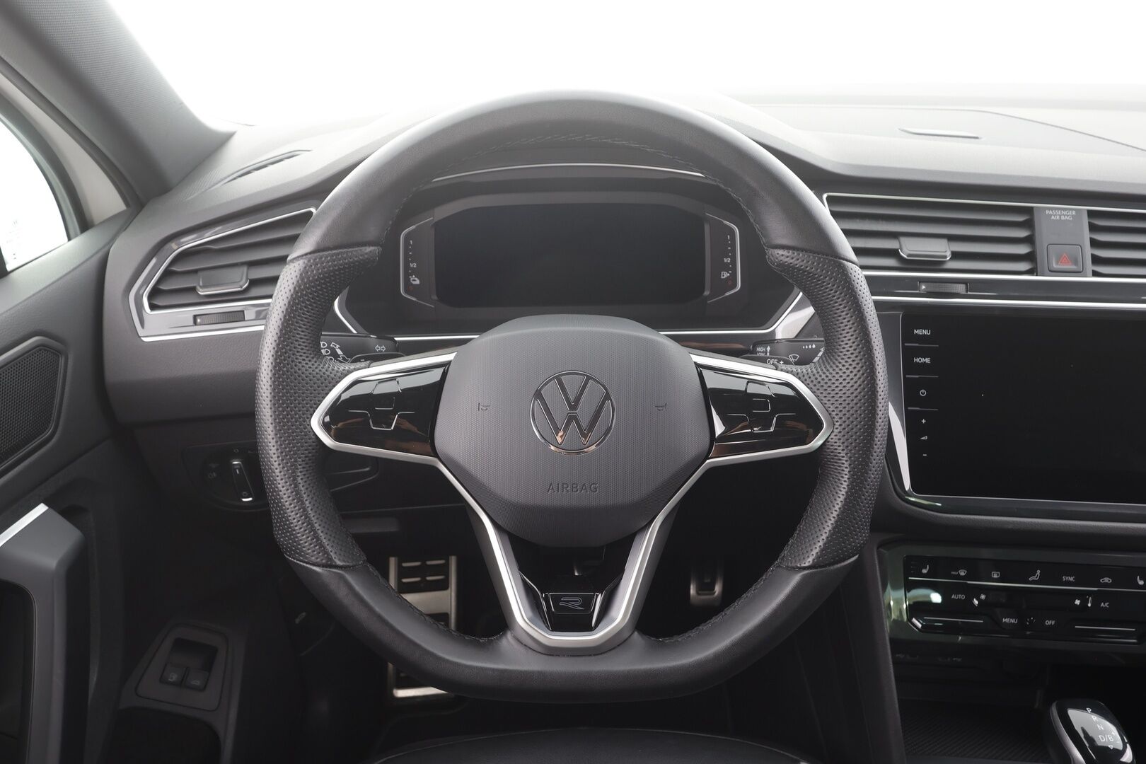 Volkswagen Tiguan 2024 R-Line Business eHybrid 180 kW DSG-automaatti - | ACC | Matrix | Koukku | Muistinahat | Digimittari | Travel assist | Keyless | 1-om suomi-auto | 
