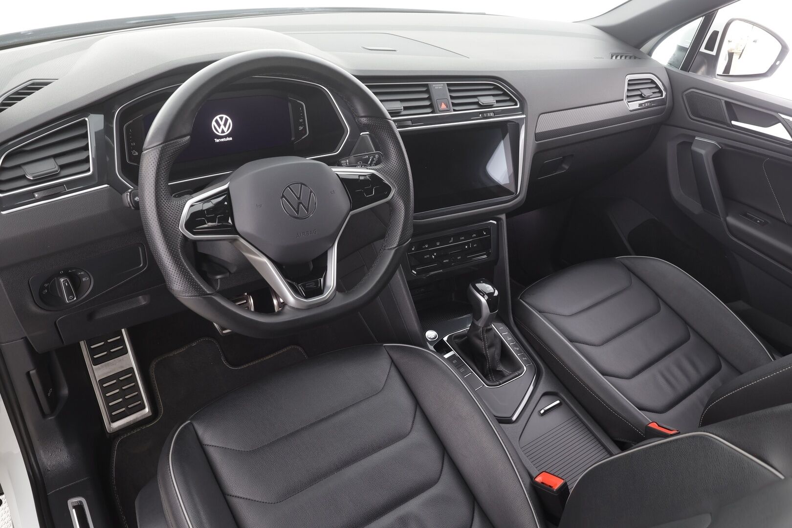 Volkswagen Tiguan 2024 R-Line Business eHybrid 180 kW DSG-automaatti - | ACC | Matrix | Koukku | Muistinahat | Digimittari | Travel assist | Keyless | 1-om suomi-auto | 