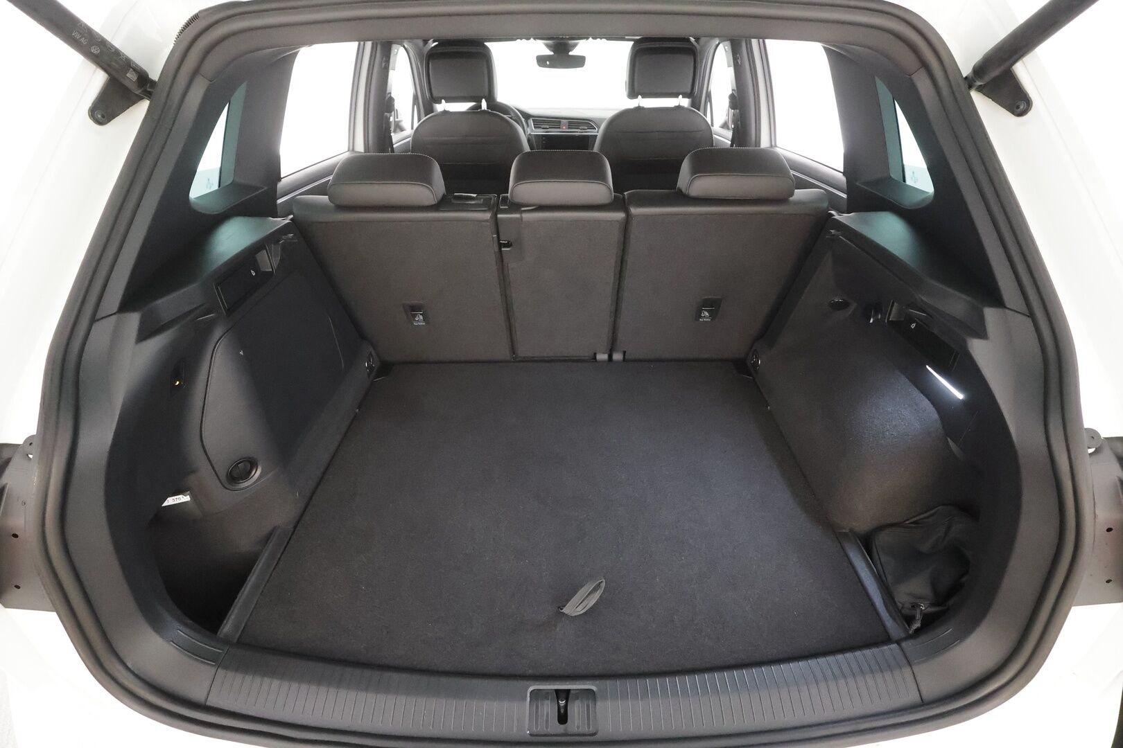 Volkswagen Tiguan 2024 R-Line Business eHybrid 180 kW DSG-automaatti - | ACC | Matrix | Koukku | Muistinahat | Digimittari | Travel assist | Keyless | 1-om suomi-auto | 