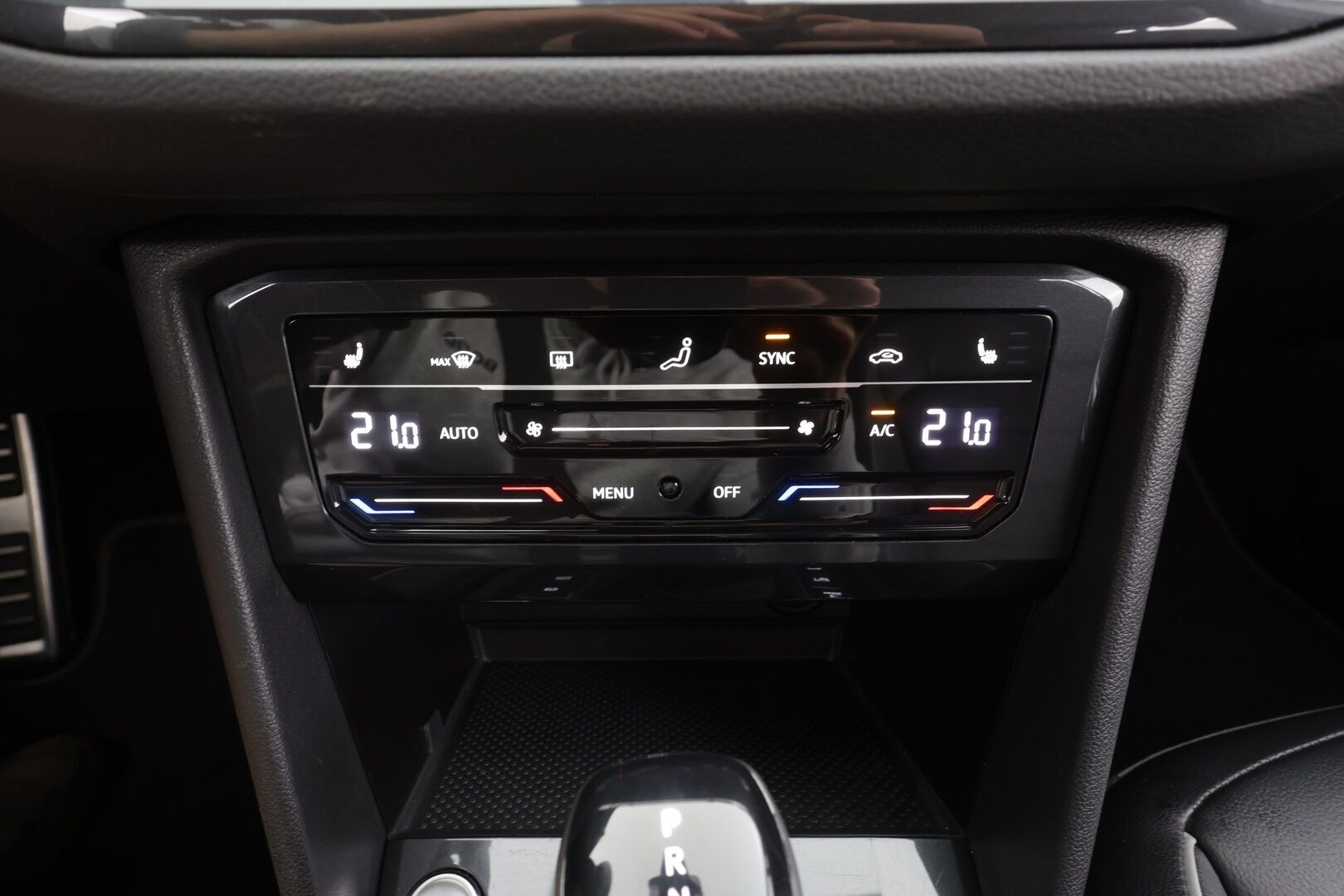 Volkswagen Tiguan 2024 R-Line Business eHybrid 180 kW DSG-automaatti - | ACC | Matrix | Koukku | Muistinahat | Digimittari | Travel assist | Keyless | 1-om suomi-auto | 
