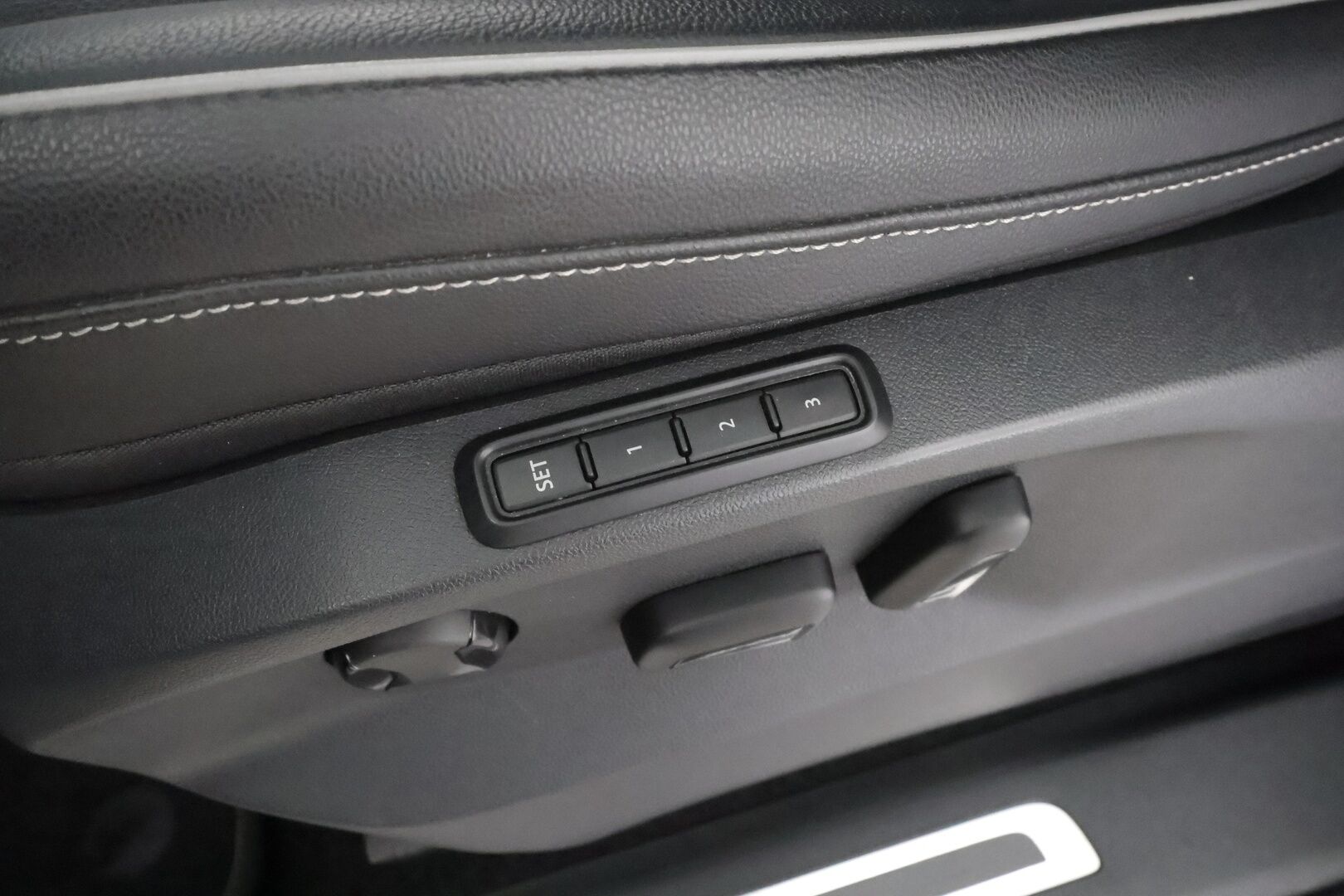 Volkswagen Tiguan 2024 R-Line Business eHybrid 180 kW DSG-automaatti - | ACC | Matrix | Koukku | Muistinahat | Digimittari | Travel assist | Keyless | 1-om suomi-auto | 