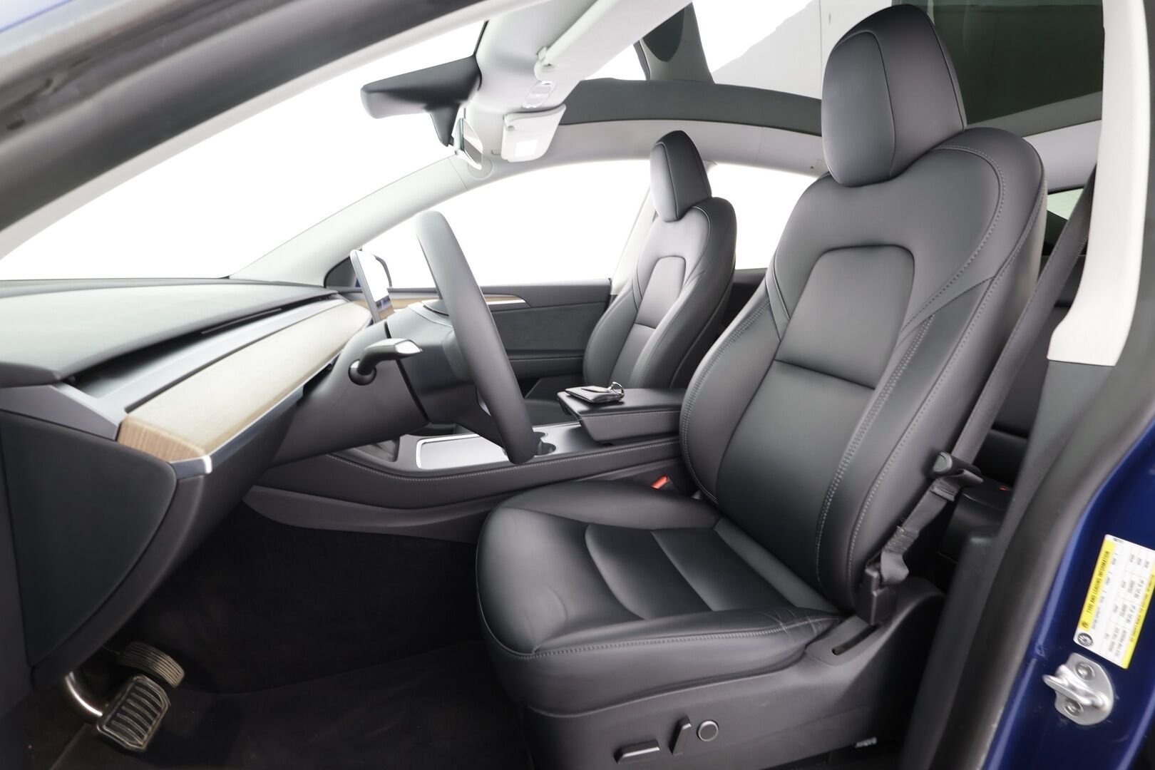 Tesla Model Y 2023 RWD - | Koukku | ILP | Lasikatto | ACC | Matrix-LED | P.Kamera | Muistipenkki | Premium Audio | Navi | Kaistavahti | Keyless | 2x Latauskaapelit | Kahdet renkaat | 1-om Suomi-auto |