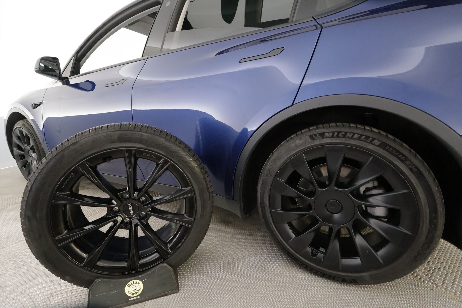 Tesla Model Y 2023 RWD - | Koukku | ILP | Lasikatto | ACC | Matrix-LED | P.Kamera | Muistipenkki | Premium Audio | Navi | Kaistavahti | Keyless | 2x Latauskaapelit | Kahdet renkaat | 1-om Suomi-auto |