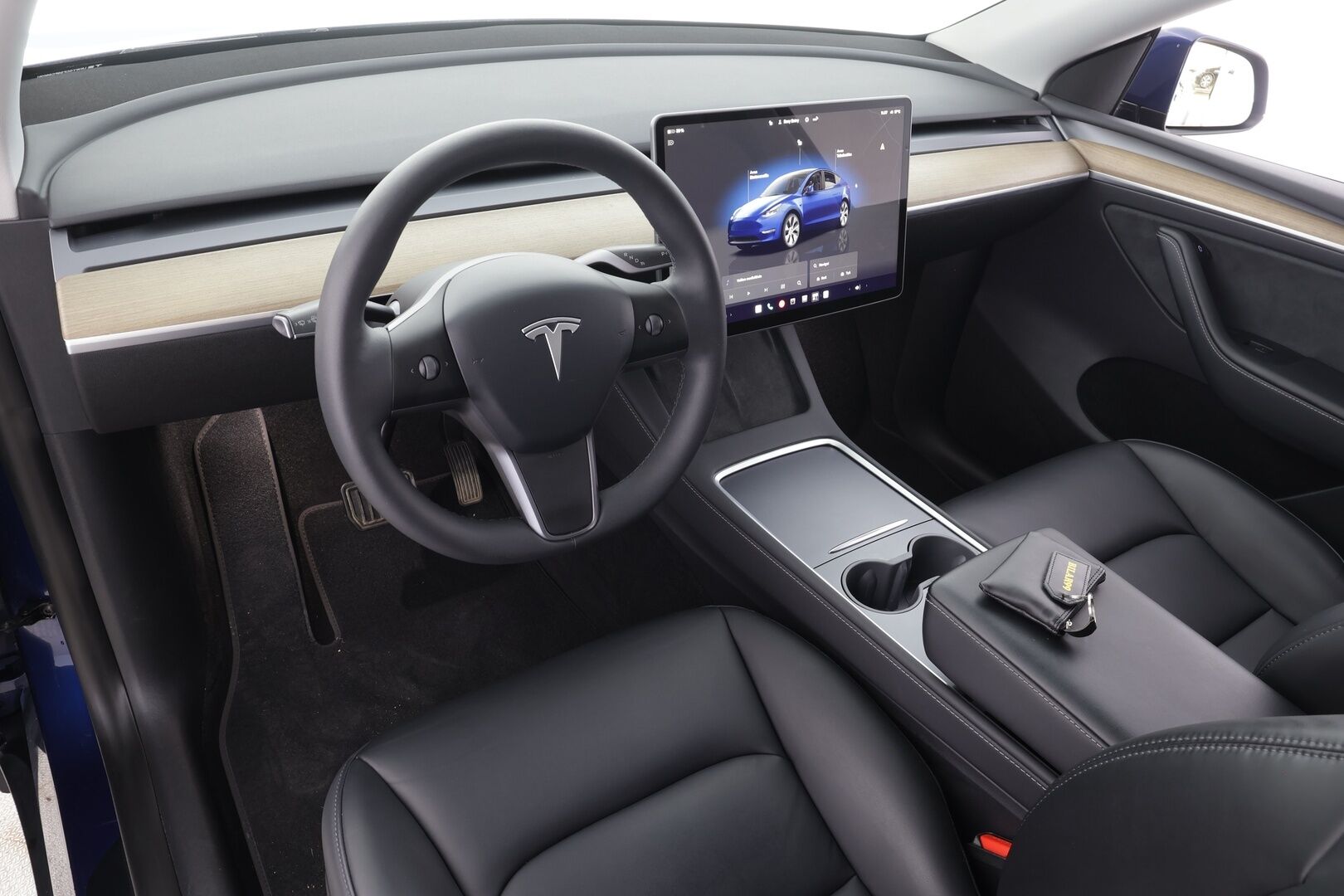 Tesla Model Y 2023 RWD - | Koukku | ILP | Lasikatto | ACC | Matrix-LED | P.Kamera | Muistipenkki | Premium Audio | Navi | Kaistavahti | Keyless | 2x Latauskaapelit | Kahdet renkaat | 1-om Suomi-auto |