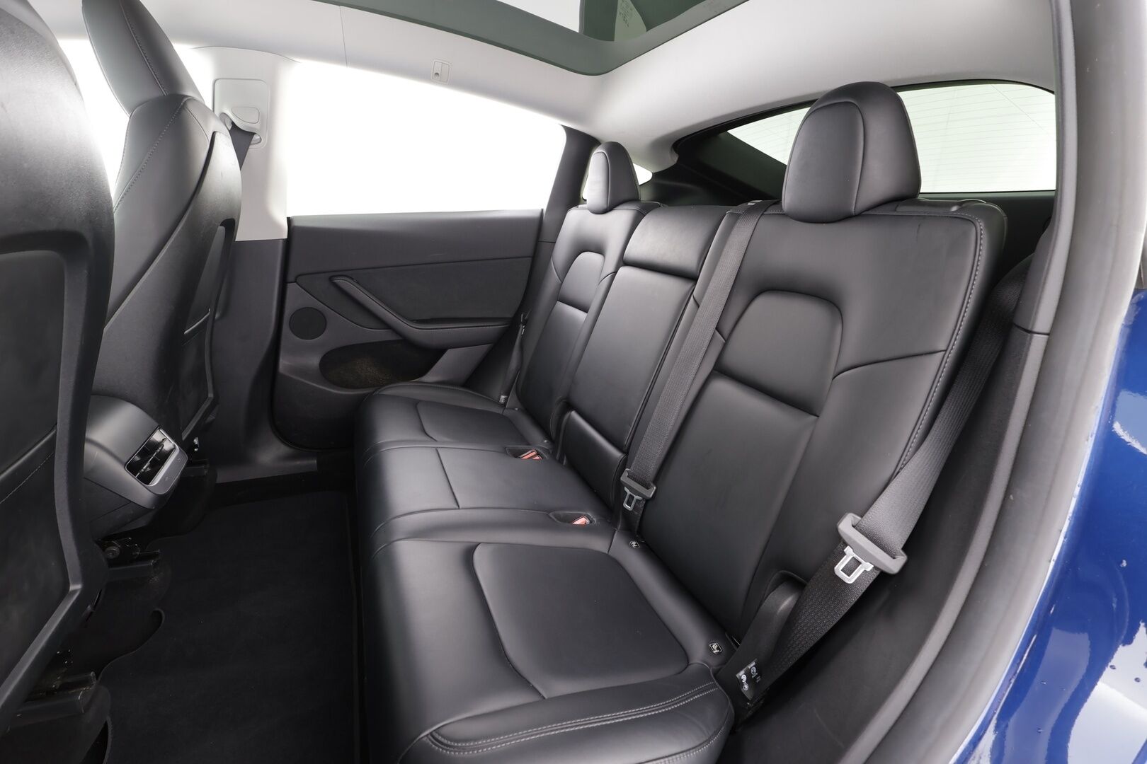 Tesla Model Y 2023 RWD - | Koukku | ILP | Lasikatto | ACC | Matrix-LED | P.Kamera | Muistipenkki | Premium Audio | Navi | Kaistavahti | Keyless | 2x Latauskaapelit | Kahdet renkaat | 1-om Suomi-auto |