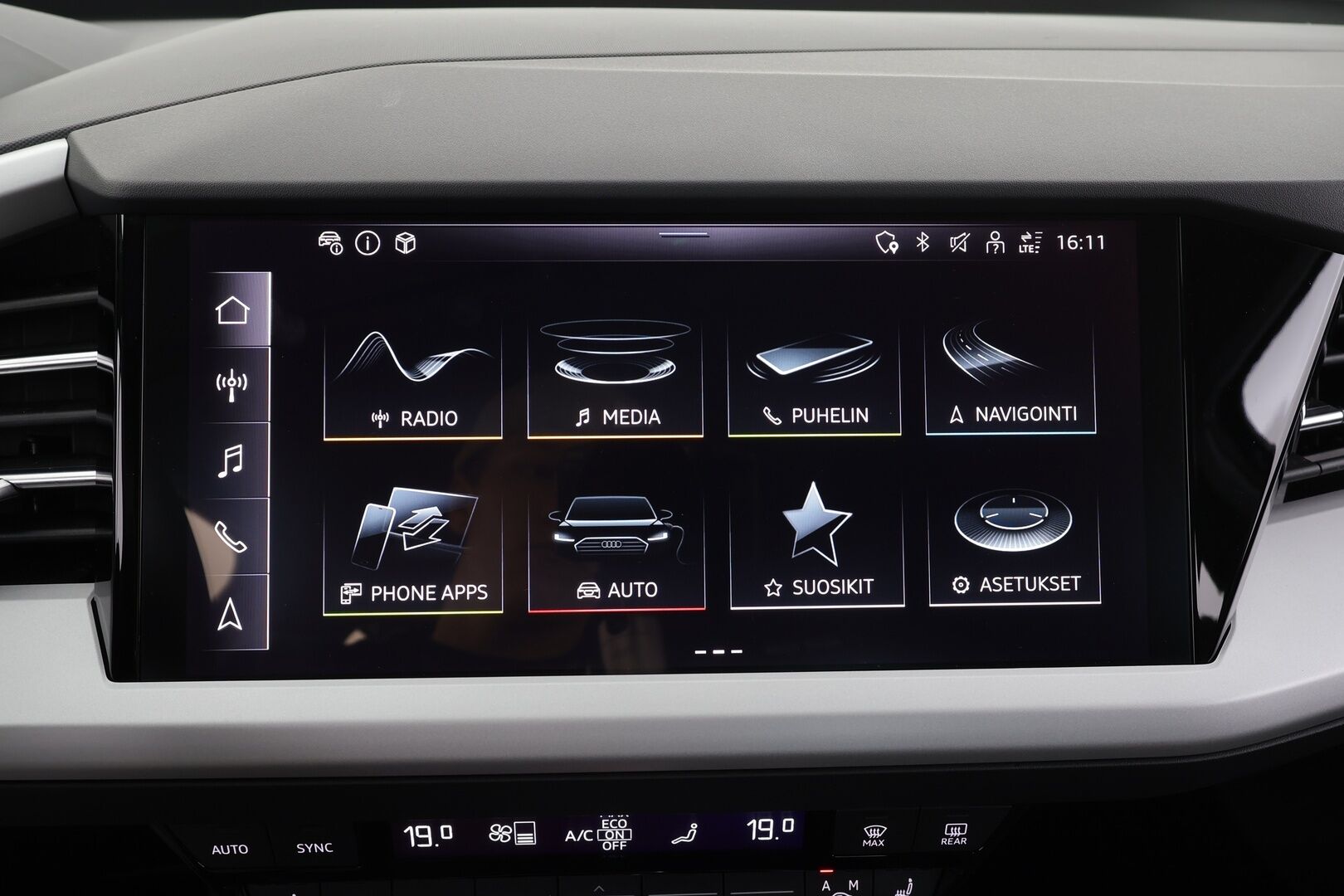 Audi Q4 e-tron 2024 45 e-tron quattro Sportback Limited * ILP / Koukku / ACC / LED / P.Kamera / Sporttipenkit / Navi / Sonos * - 1-om Suomi-auto / Akku kuntotarkastettu SoH 93,9% / 2x Latauskaapelit / Kahdet renkaat