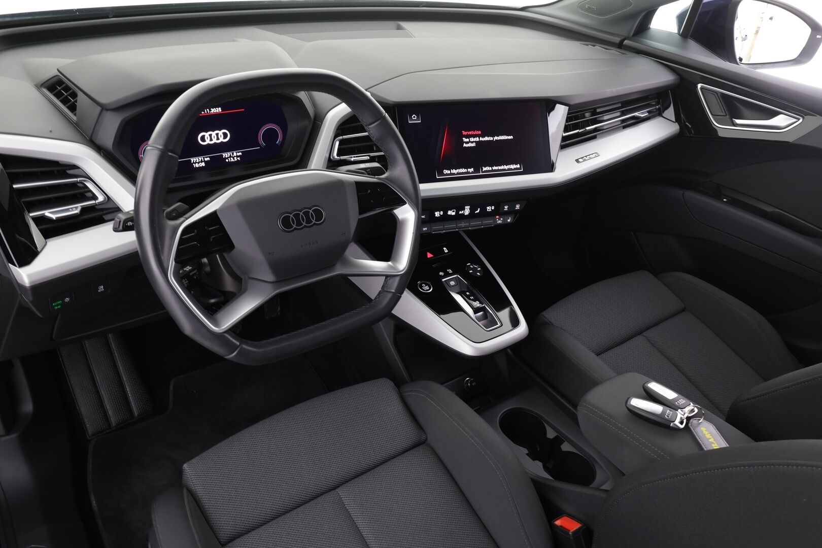 Audi Q4 e-tron 2024 45 e-tron quattro Sportback Limited * ILP / Koukku / ACC / LED / P.Kamera / Sporttipenkit / Navi / Sonos * - 1-om Suomi-auto / Akku kuntotarkastettu SoH 93,9% / 2x Latauskaapelit / Kahdet renkaat - HULLUT JOULUT KORKOTARJOUS 2,49% 