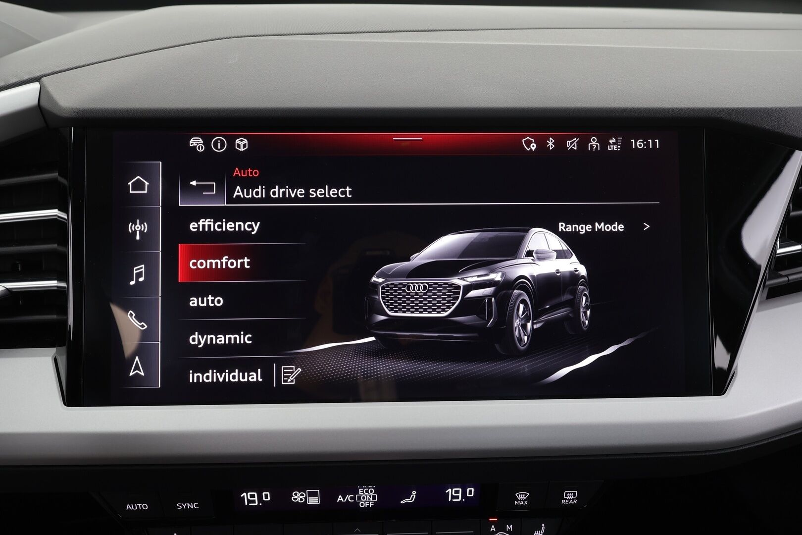 Audi Q4 e-tron 2024 45 e-tron quattro Sportback Limited * ILP / Koukku / ACC / LED / P.Kamera / Sporttipenkit / Navi / Sonos * - 1-om Suomi-auto / Akku kuntotarkastettu SoH 93,9% / 2x Latauskaapelit / Kahdet renkaat