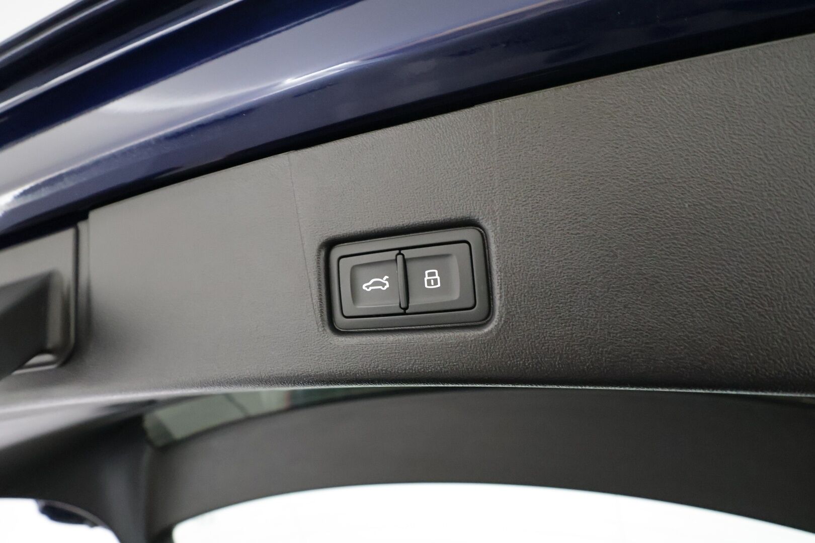 Audi Q4 e-tron 2024 45 e-tron quattro Sportback Limited * ILP / Koukku / ACC / LED / P.Kamera / Sporttipenkit / Navi / Sonos * - 1-om Suomi-auto / Akku kuntotarkastettu SoH 93,9% / 2x Latauskaapelit / Kahdet renkaat - HULLUT JOULUT KORKOTARJOUS 2,49% 