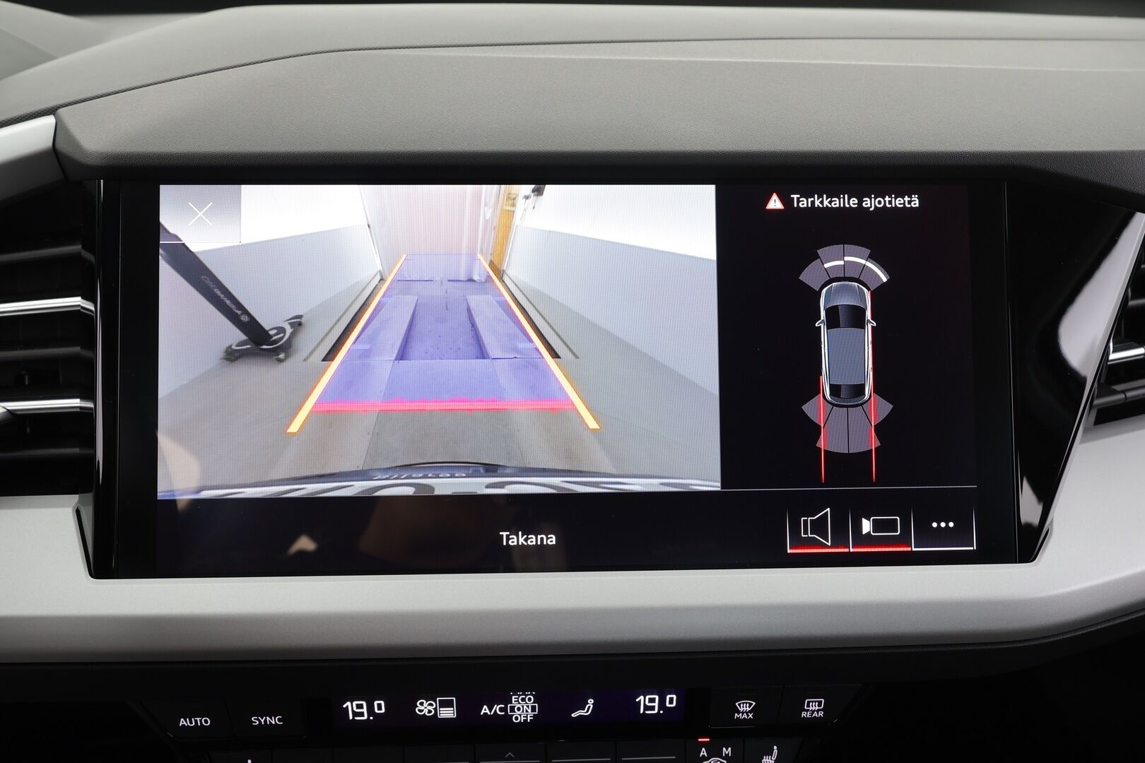 Audi Q4 e-tron 2024 45 e-tron quattro Sportback Limited * ILP / Koukku / ACC / LED / P.Kamera / Sporttipenkit / Navi / Sonos * - 1-om Suomi-auto / Akku kuntotarkastettu SoH 93,9% / 2x Latauskaapelit / Kahdet renkaat - HULLUT JOULUT KORKOTARJOUS 2,49% 