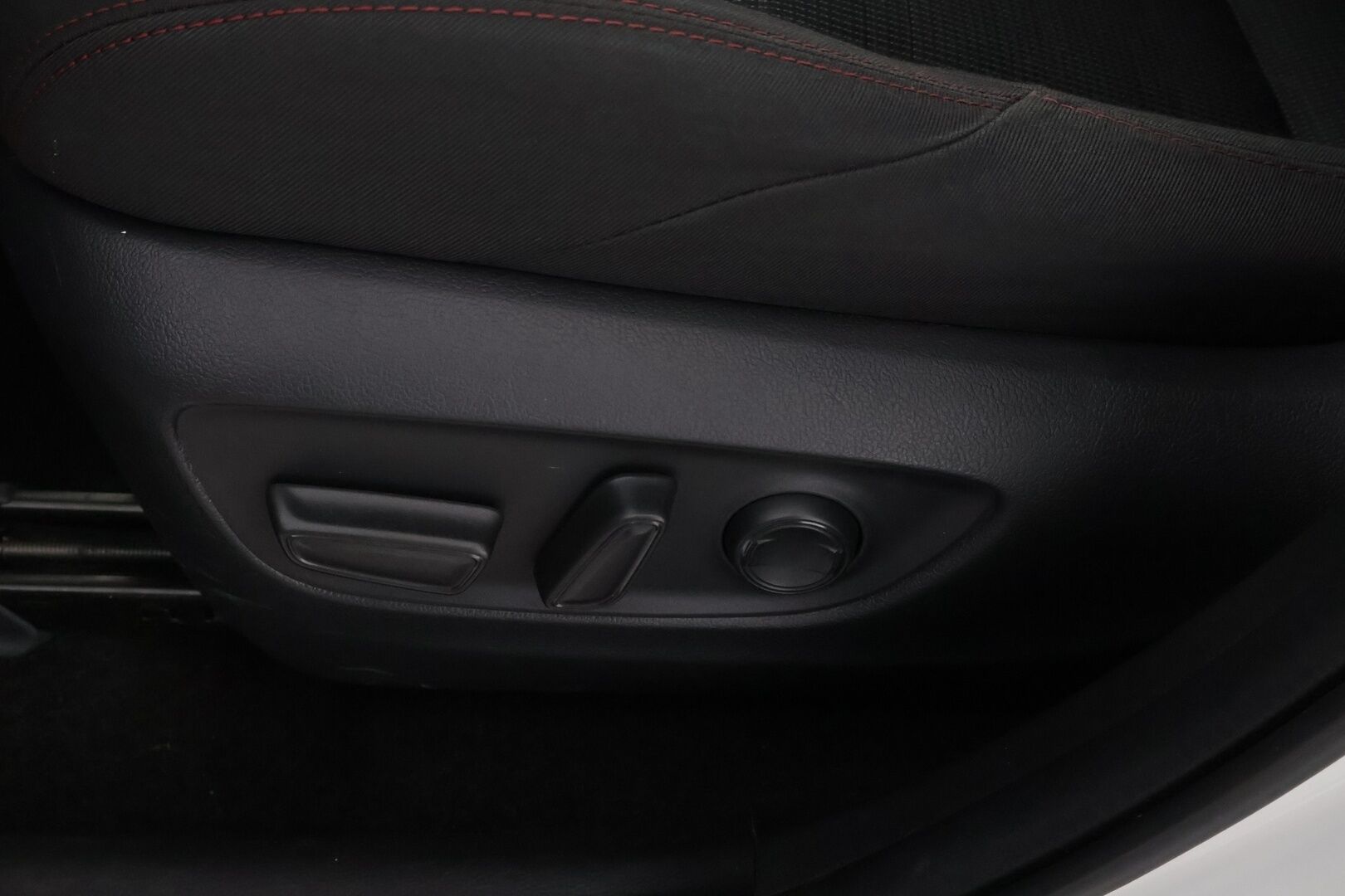 Toyota RAV4 PLUG-IN 2022 Hybrid 2,5 AWD-i Active Business * Adapt.Vakkari / Vetokoukku / Peruutuskamera / Keyless / Lohko & Sisäpistoke / LED - Adapt.LED / Merkkihuollot / Juuri saapunut Tampereelle!