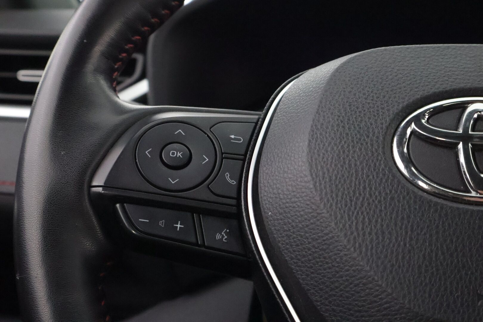 Toyota RAV4 PLUG-IN 2022 Hybrid 2,5 AWD-i Active Business * Adapt.Vakkari / Vetokoukku / Peruutuskamera / Keyless / Lohko & Sisäpistoke / LED - Adapt.LED / Merkkihuollot / Juuri saapunut Tampereelle!