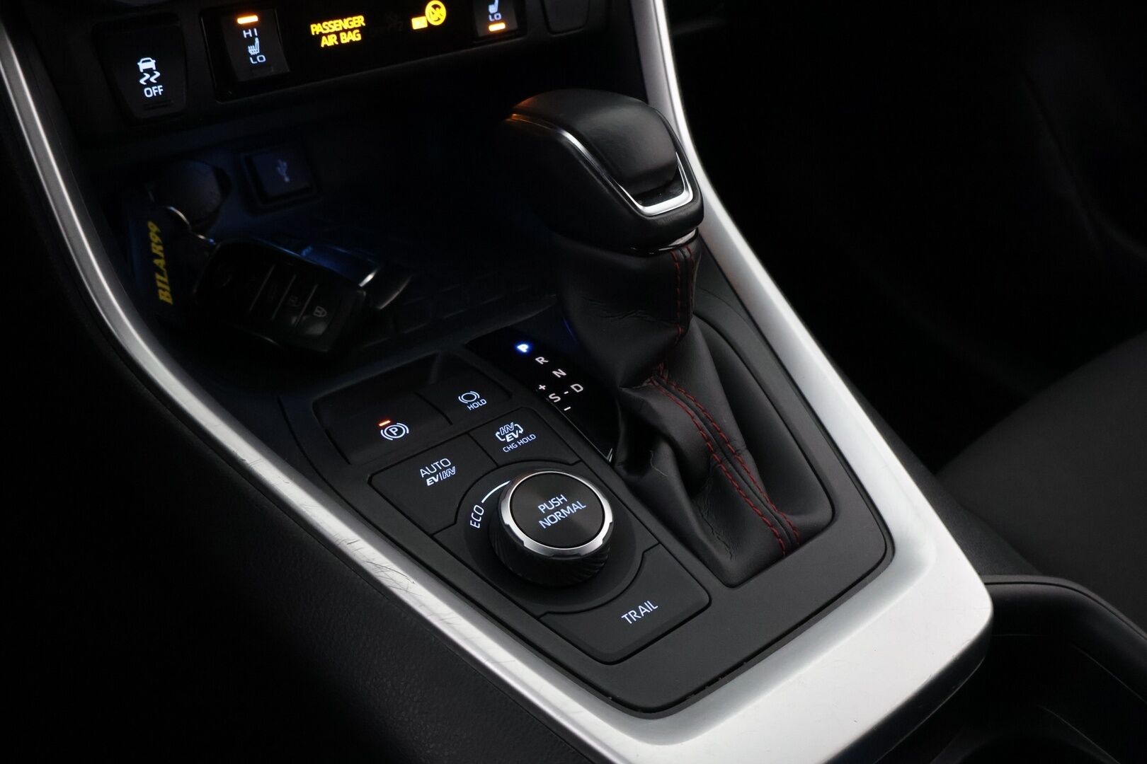 Toyota RAV4 PLUG-IN 2022 Hybrid 2,5 AWD-i Active Business * Adapt.Vakkari / Vetokoukku / Peruutuskamera / Keyless / Lohko & Sisäpistoke / LED - Adapt.LED / Merkkihuollot / Juuri saapunut Tampereelle!