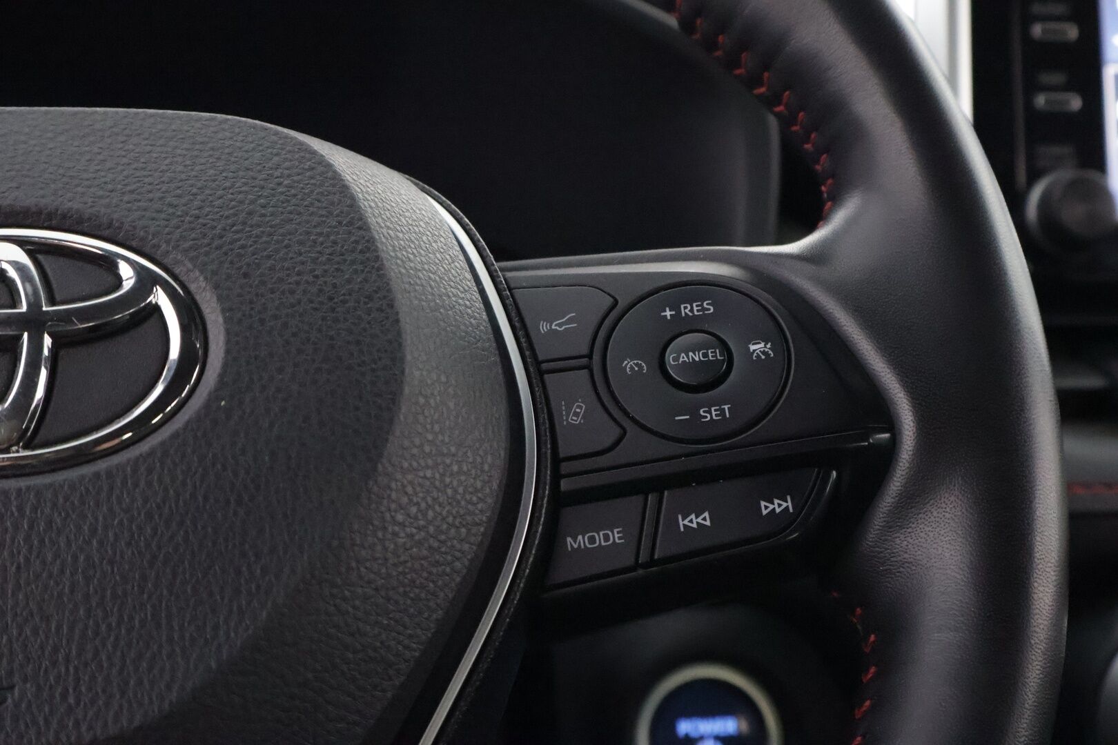 Toyota RAV4 PLUG-IN 2022 Hybrid 2,5 AWD-i Active Business * Adapt.Vakkari / Vetokoukku / Peruutuskamera / Keyless / Lohko & Sisäpistoke / LED - Adapt.LED / Merkkihuollot / Juuri saapunut Tampereelle!