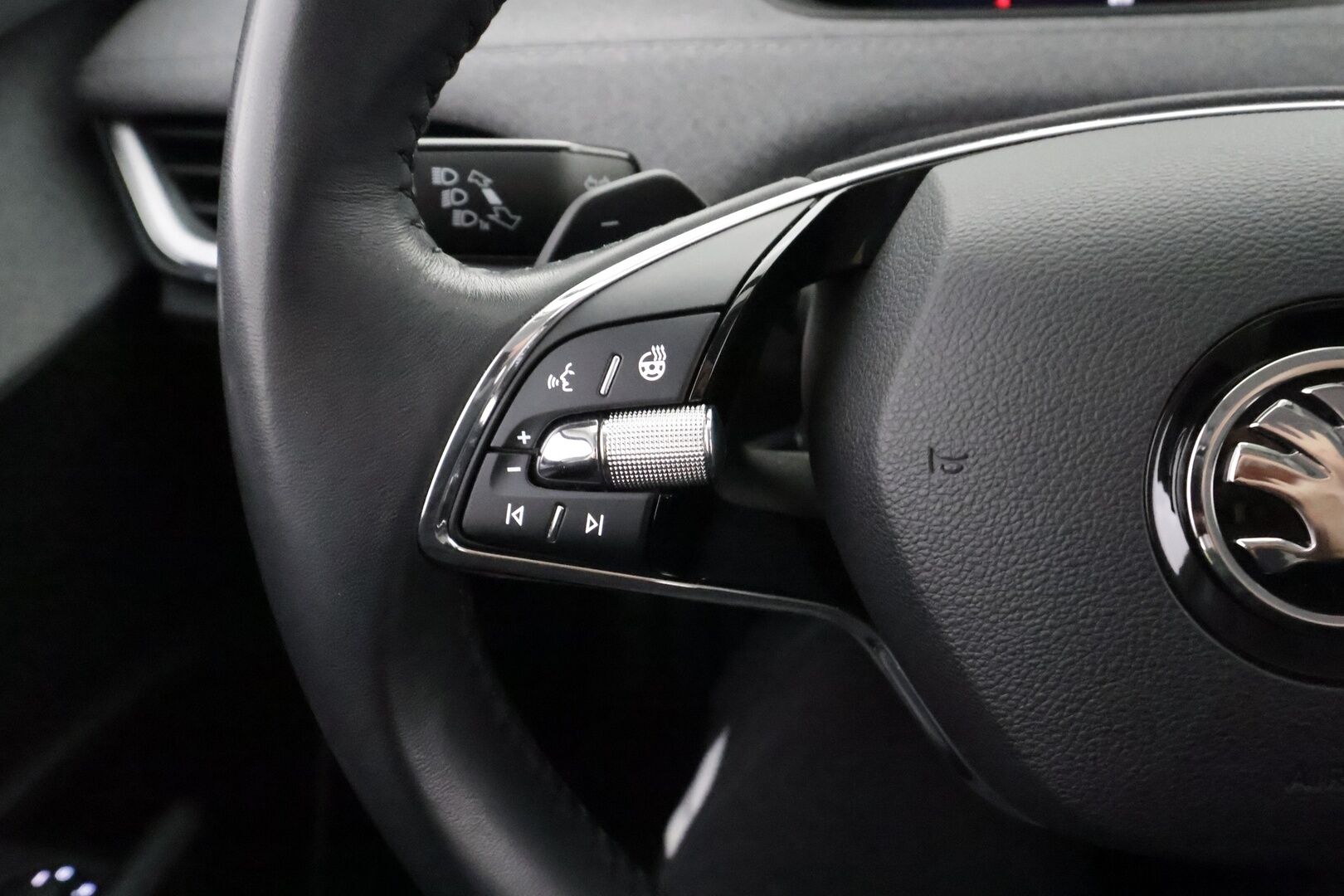 Skoda Enyaq 2023 80x 4x4 iV - | ACC | ILP | Muistipenkki | Matrix-LED | P.kamera | Puolinahat | Keyless | Travel Assist | Side Assist | 1-om suomiauto | 2x renkaat aluin | ALV | 