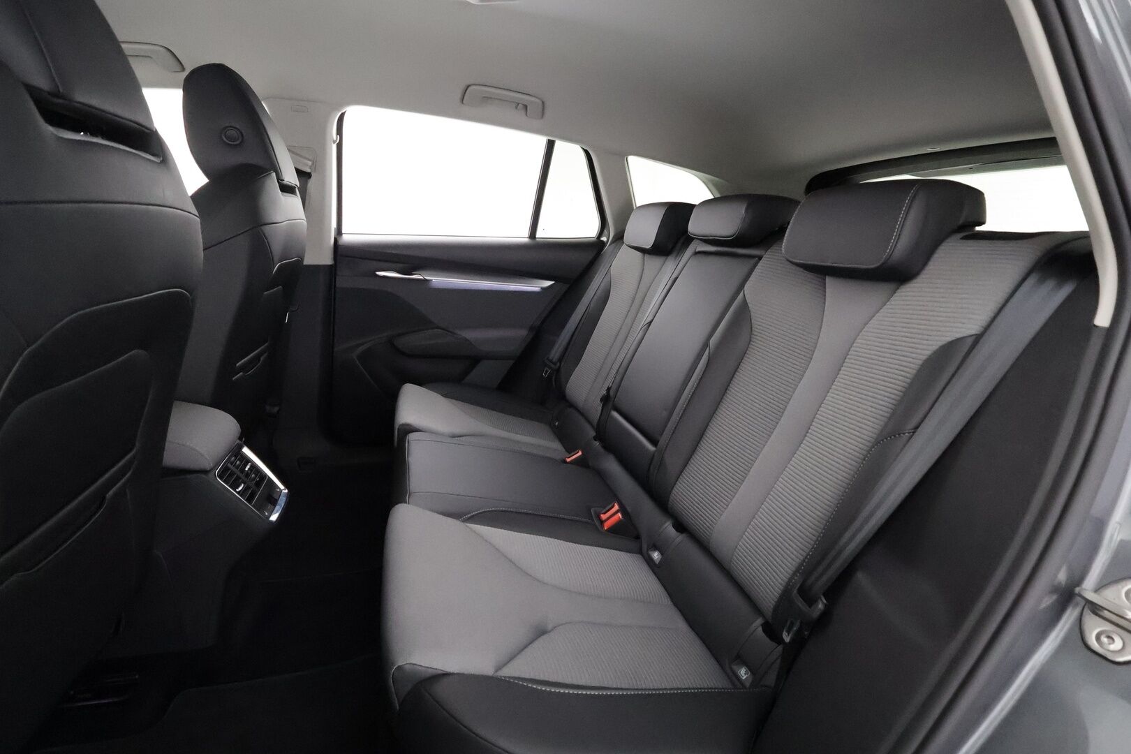Skoda Enyaq 2023 80x 4x4 iV - | ACC | ILP | Muistipenkki | Matrix-LED | P.kamera | Puolinahat | Keyless | Travel Assist | Side Assist | 1-om suomiauto | 2x renkaat aluin | ALV | 