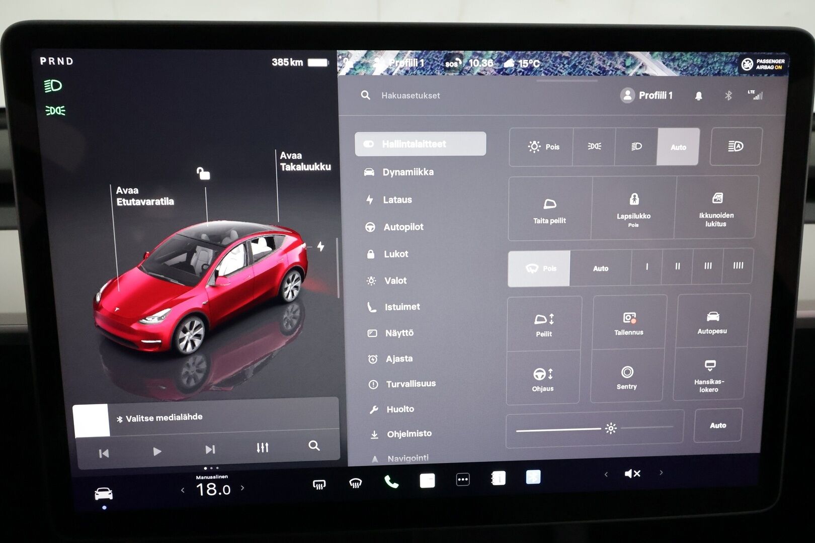 Tesla Model Y 2023 RWD *Cherry Red / Valkoinen sisusta / Koukku / Matrix LED / Lasikatto / AMD Ryzen / Autopilot* - 1. Omisteinen Suomi-Auto!