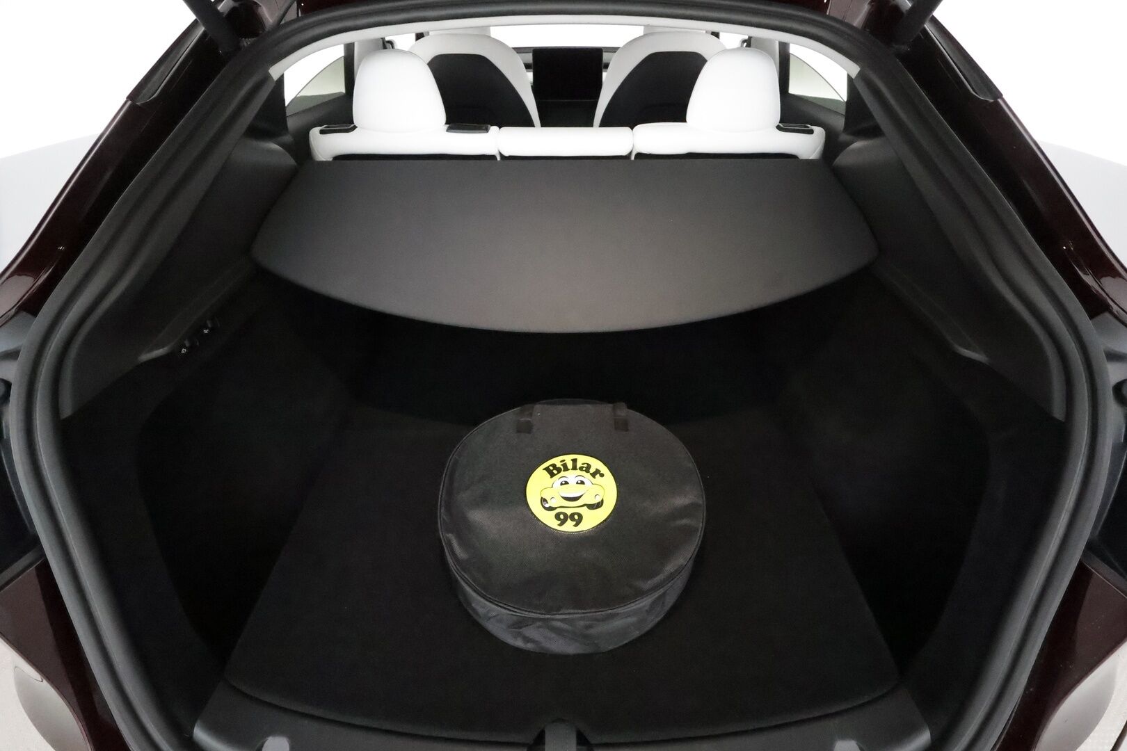 Tesla Model Y 2023 RWD *Cherry Red / Valkoinen sisusta / Koukku / Matrix LED / Lasikatto / AMD Ryzen / Autopilot* - 1. Omisteinen Suomi-Auto!