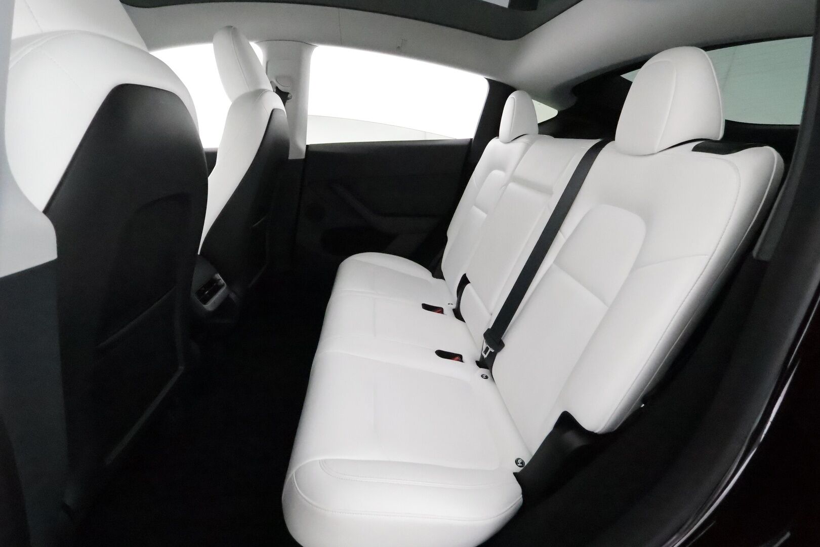 Tesla Model Y 2023 RWD *Cherry Red / Valkoinen sisusta / Koukku / Matrix LED / Lasikatto / AMD Ryzen / Autopilot* - 1. Omisteinen Suomi-Auto!