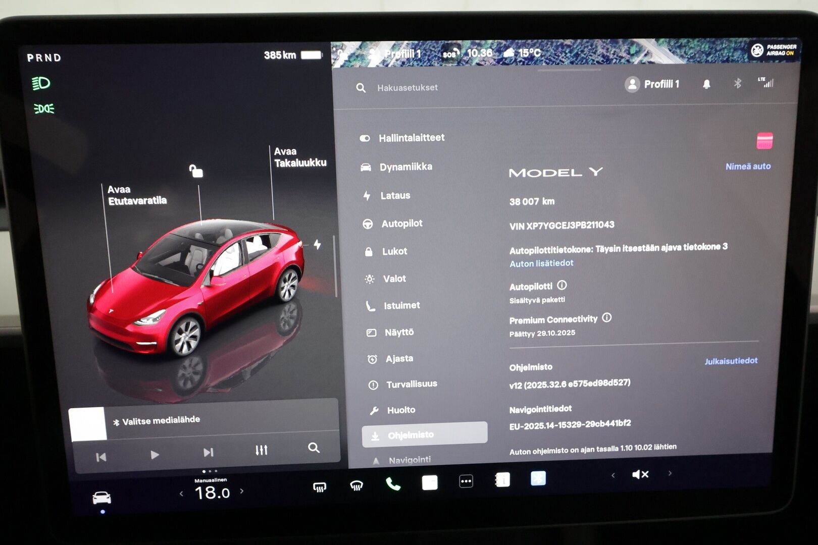 Tesla Model Y 2023 RWD *Cherry Red / Valkoinen sisusta / Koukku / Matrix LED / Lasikatto / AMD Ryzen / Autopilot* - 1. Omisteinen Suomi-Auto!
