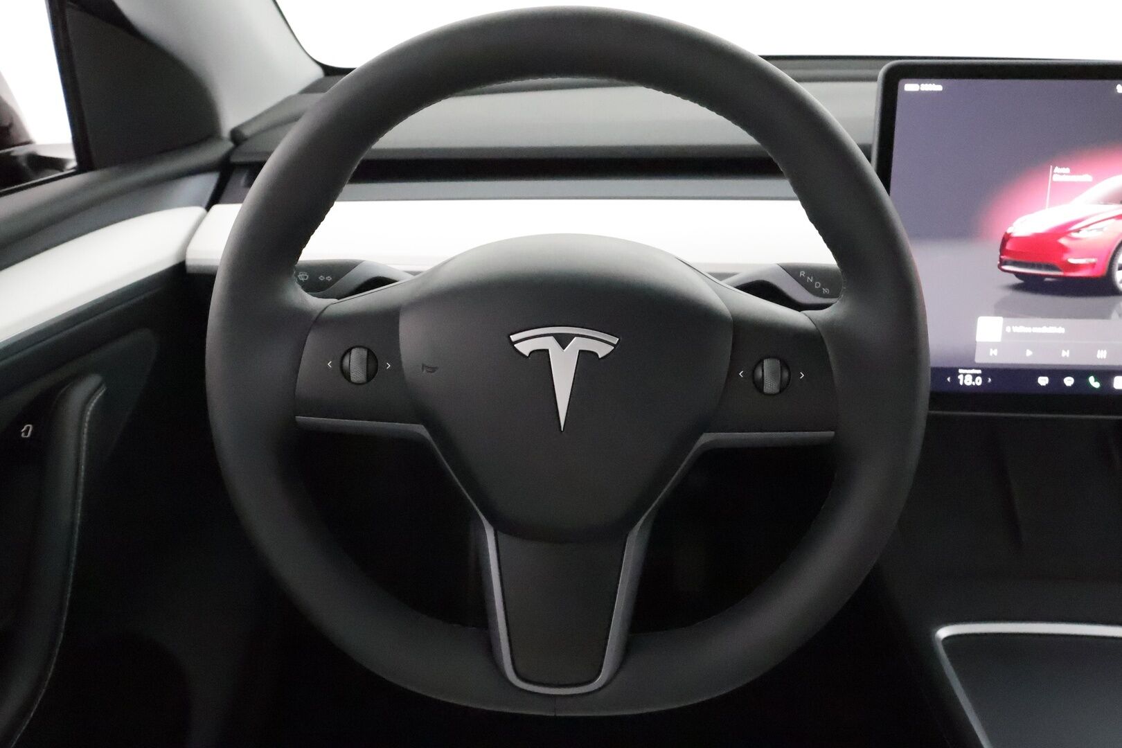 Tesla Model Y 2023 RWD *Cherry Red / Valkoinen sisusta / Koukku / Matrix LED / Lasikatto / AMD Ryzen / Autopilot* - 1. Omisteinen Suomi-Auto!