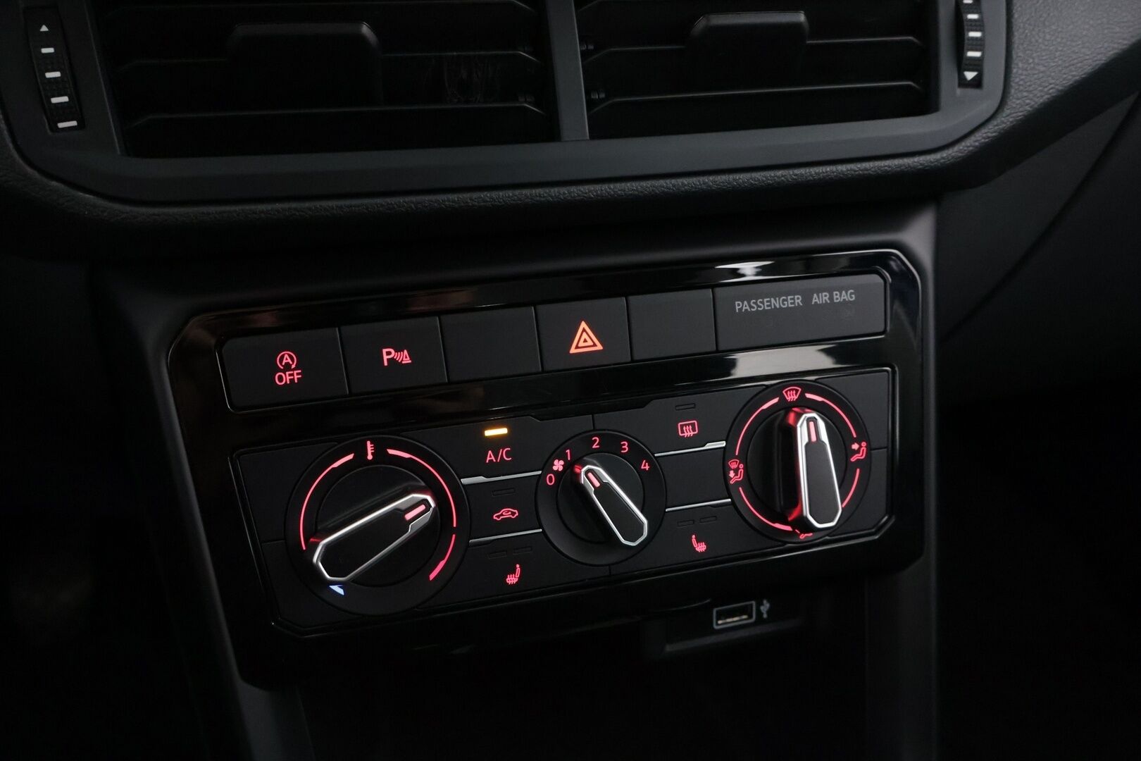 Volkswagen T-Cross 2019 Style 1,0 TSI 70 kW (95 hv) - Tutkat / Lohko / Bliss / Kaistavahti / 2x vanteet*