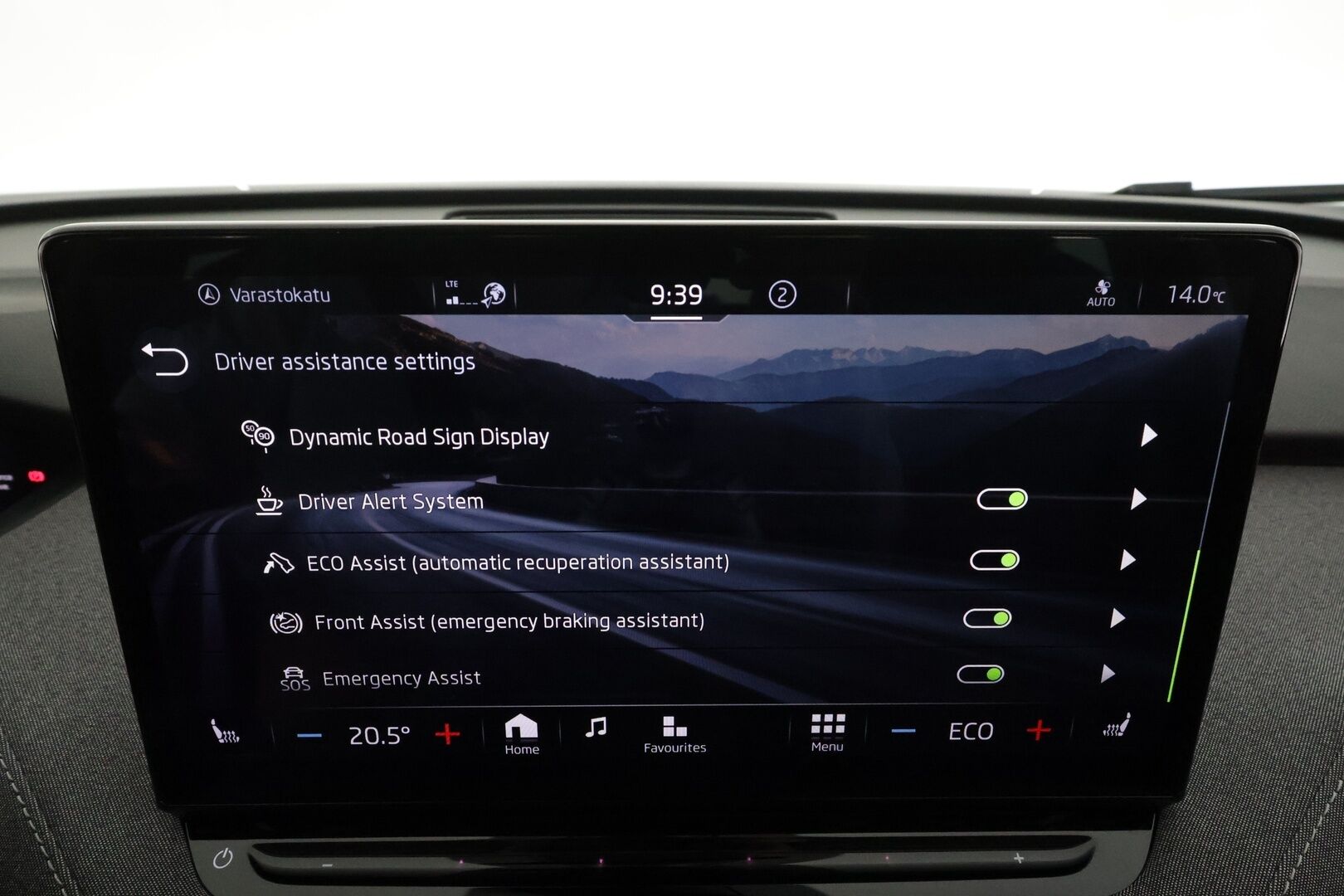 Skoda Enyaq 2024 Coupe 80 iV * ACC / P.kamera / Matrix LED / Koukku / ILP / Muistipenkki / Lasikatto / Puolinahat / KeylessGo / Sähköluukku * - 1.Om Suomi-auto / Akku kuntotarkastettu / Kahdet renkaat aluvanteilla 