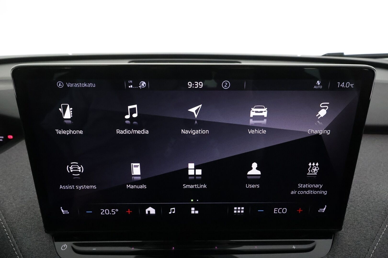 Skoda Enyaq 2024 Coupe 80 iV * ACC / P.kamera / Matrix LED / Koukku / ILP / Muistipenkki / Lasikatto / Puolinahat / KeylessGo / Sähköluukku * - 1.Om Suomi-auto / Akku kuntotarkastettu / Kahdet renkaat aluvanteilla 