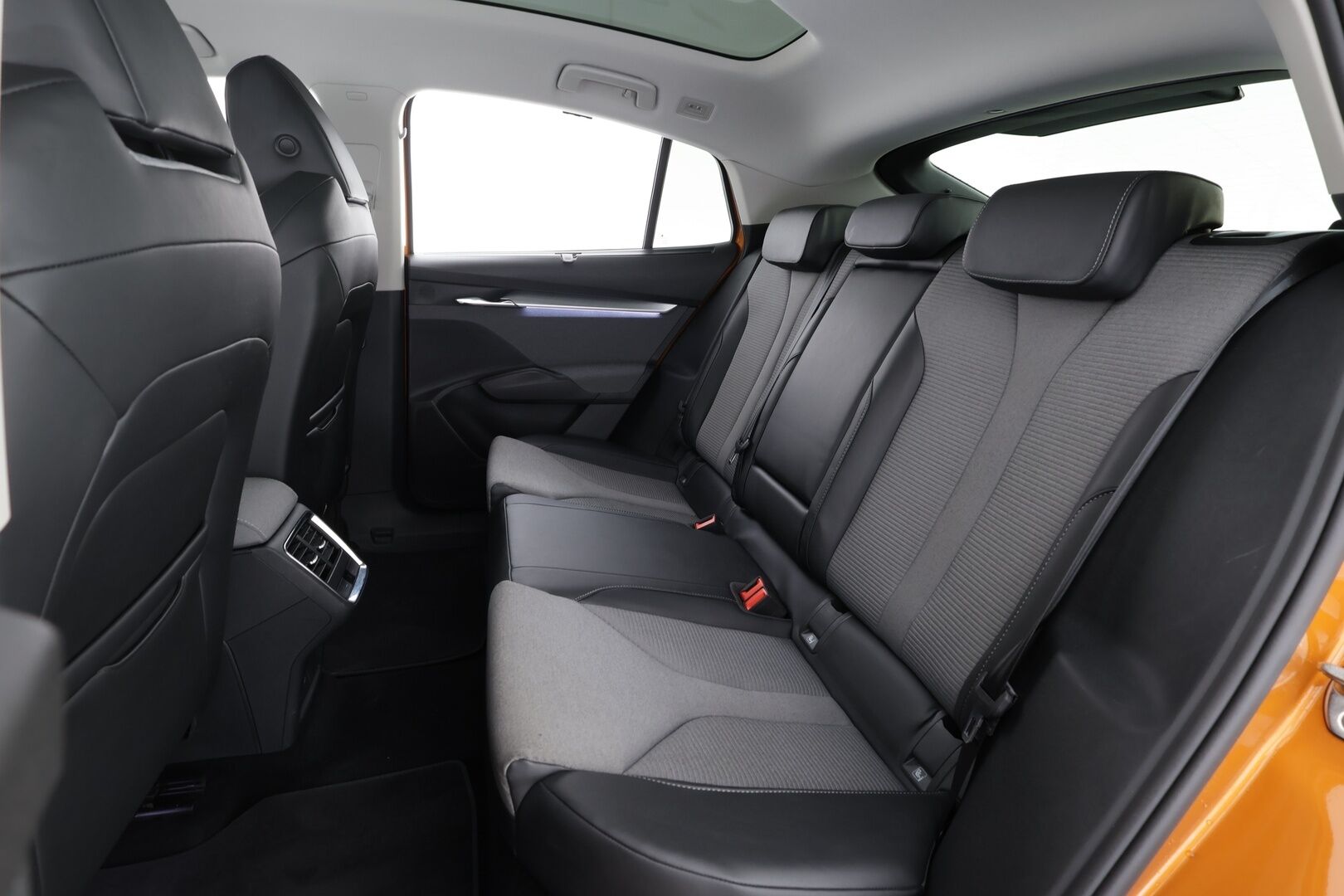 Skoda Enyaq 2024 Coupe 80 iV * ACC / P.kamera / Matrix LED / Koukku / ILP / Muistipenkki / Lasikatto / Puolinahat / KeylessGo / Sähköluukku * - 1.Om Suomi-auto / Akku kuntotarkastettu / Kahdet renkaat aluvanteilla 