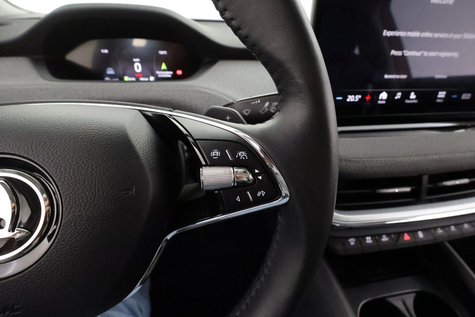 Skoda Enyaq 2024 Coupe 80 iV * ACC / P.kamera / Matrix LED / Koukku / ILP / Muistipenkki / Lasikatto / Puolinahat / KeylessGo / Sähköluukku * - 1.Om Suomi-auto / Akku kuntotarkastettu / Kahdet renkaat aluvanteilla 