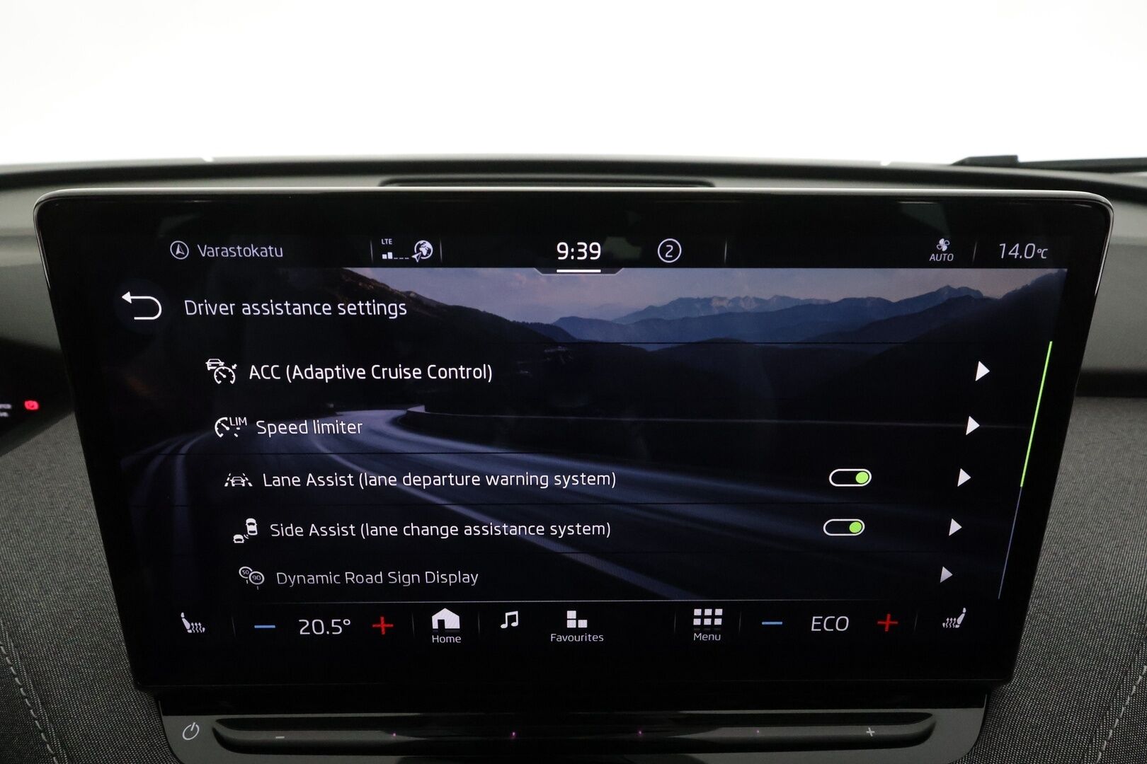 Skoda Enyaq 2024 Coupe 80 iV * ACC / P.kamera / Matrix LED / Koukku / ILP / Muistipenkki / Lasikatto / Puolinahat / KeylessGo / Sähköluukku * - 1.Om Suomi-auto / Akku kuntotarkastettu / Kahdet renkaat aluvanteilla 