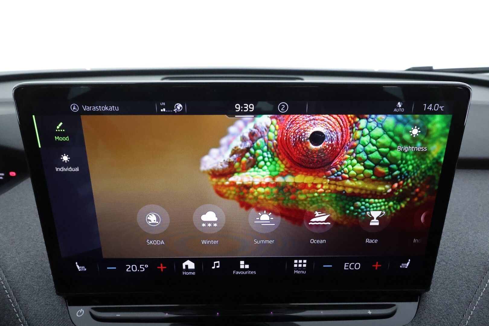 Skoda Enyaq 2024 Coupe 80 iV * ACC / P.kamera / Matrix LED / Koukku / ILP / Muistipenkki / Lasikatto / Puolinahat / KeylessGo / Sähköluukku * - 1.Om Suomi-auto / Akku kuntotarkastettu / Kahdet renkaat aluvanteilla 