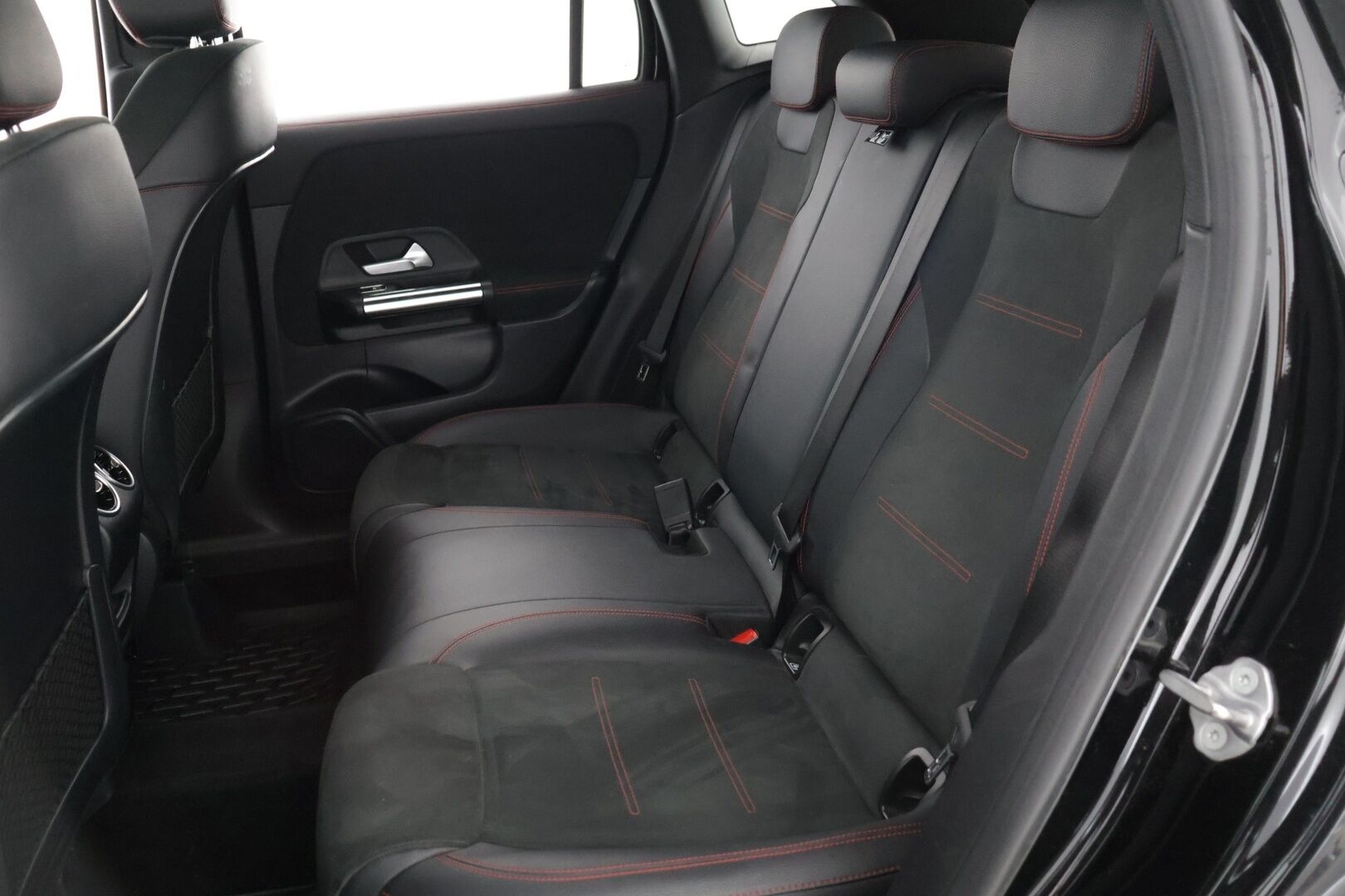 Mercedes-Benz GLA 2021 250 e A Business AMG EQ Power - 3,99 % KORKOTARJOUS TÄHÄN AUTOON - Koukku / P-kamera / Sport-penkit / LED High Performance / P-tutkat