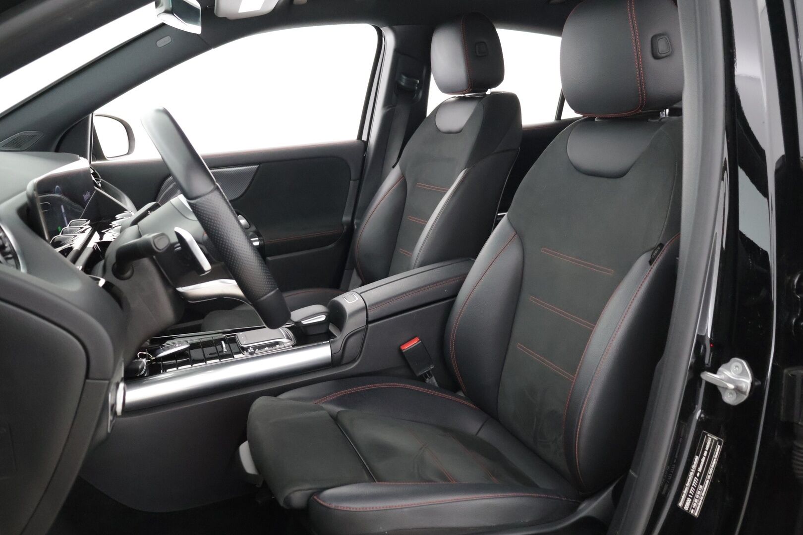 Mercedes-Benz GLA 2021 250 e A Business AMG EQ Power - 3,99 % KORKOTARJOUS TÄHÄN AUTOON - Koukku / P-kamera / Sport-penkit / LED High Performance / P-tutkat