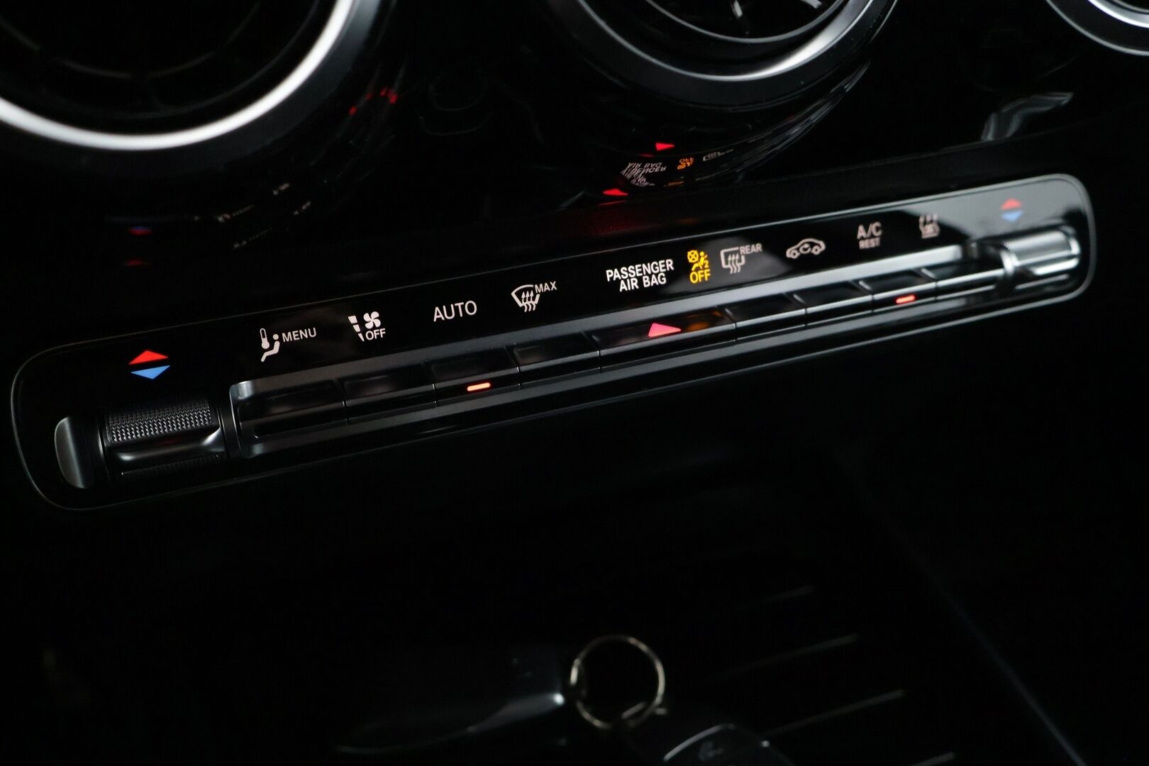 Mercedes-Benz GLA 2021 250 e A Business AMG EQ Power - 3,99 % KORKOTARJOUS TÄHÄN AUTOON - Koukku / P-kamera / Sport-penkit / LED High Performance / P-tutkat