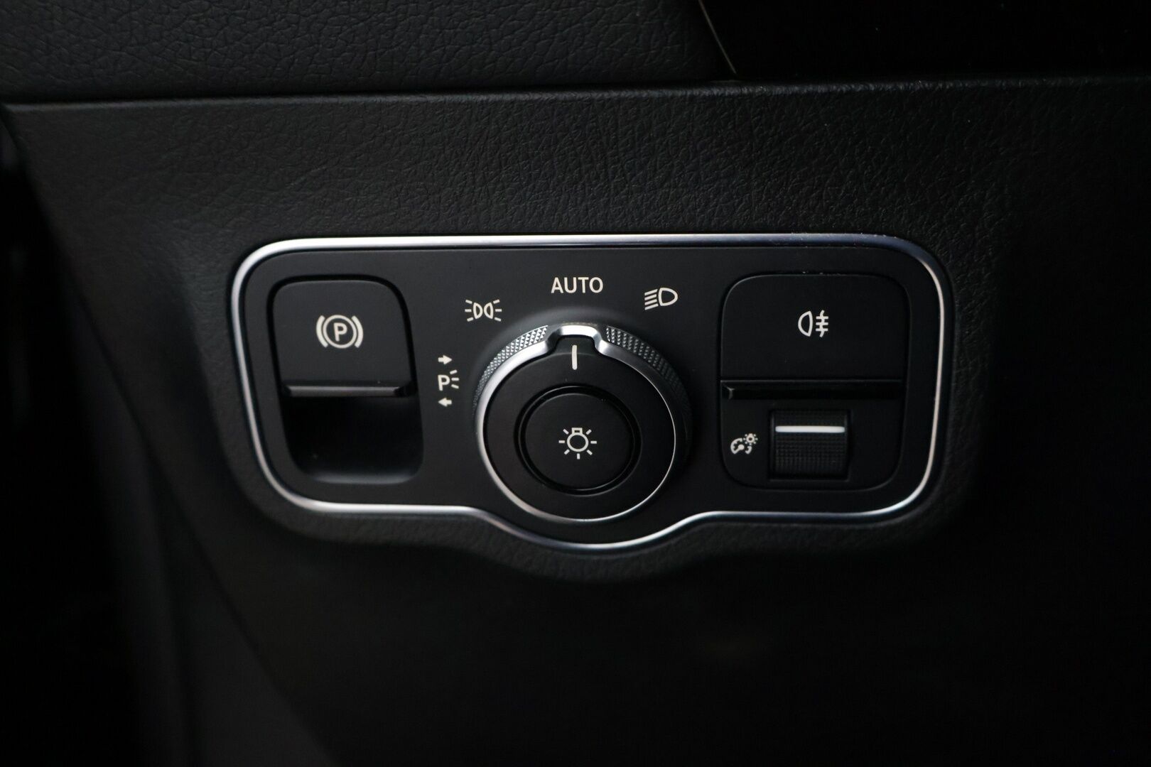 Mercedes-Benz GLA 2021 250 e A Business AMG EQ Power - 3,99 % KORKOTARJOUS TÄHÄN AUTOON - Koukku / P-kamera / Sport-penkit / LED High Performance / P-tutkat